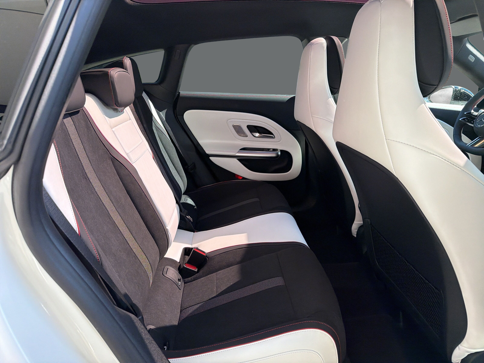 MERCEDES-BENZ CLA 220 8G-DCT 4Matic-image-18