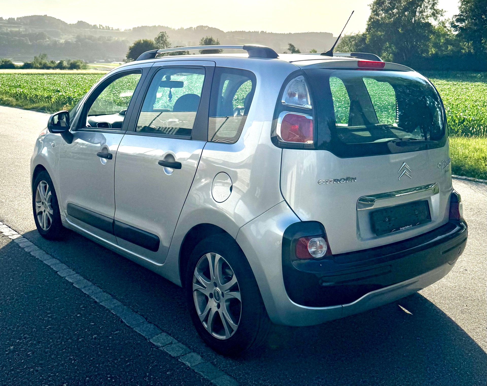 CITROEN C3 Picasso 1.6i 16V Swiss Style-image-3