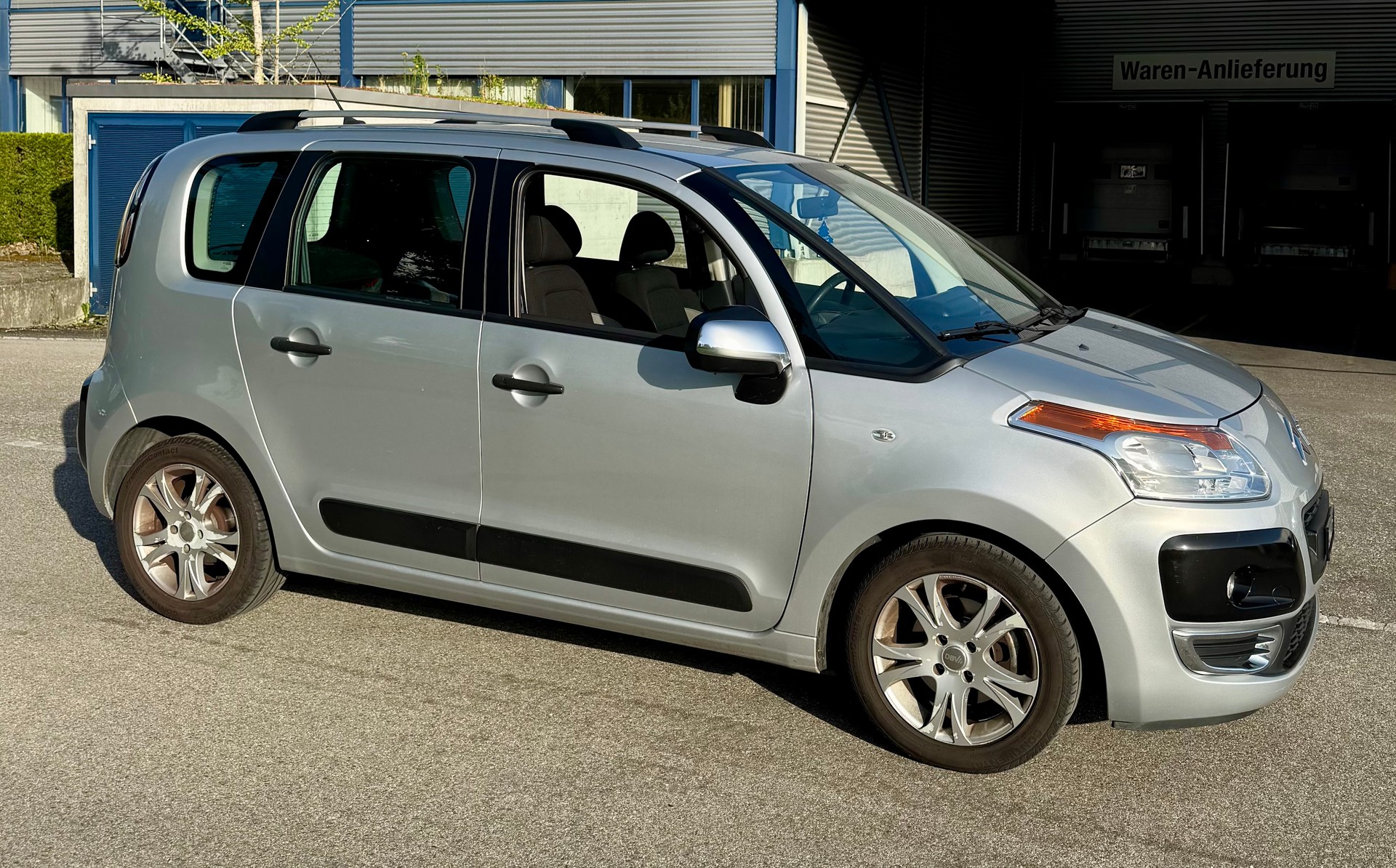 CITROEN C3 Picasso 1.6i 16V Swiss Style-image-8