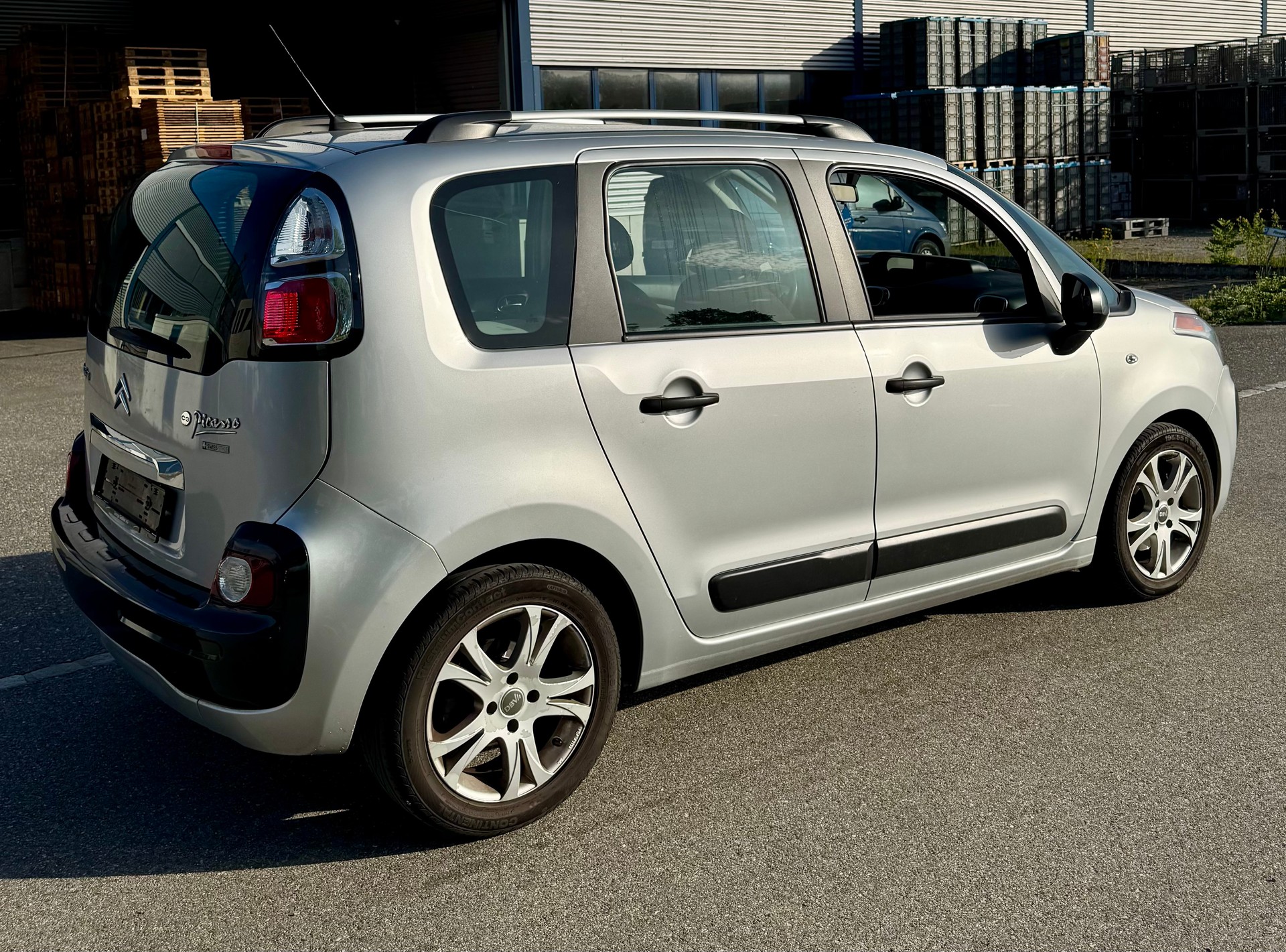 CITROEN C3 Picasso 1.6i 16V Swiss Style-image-6