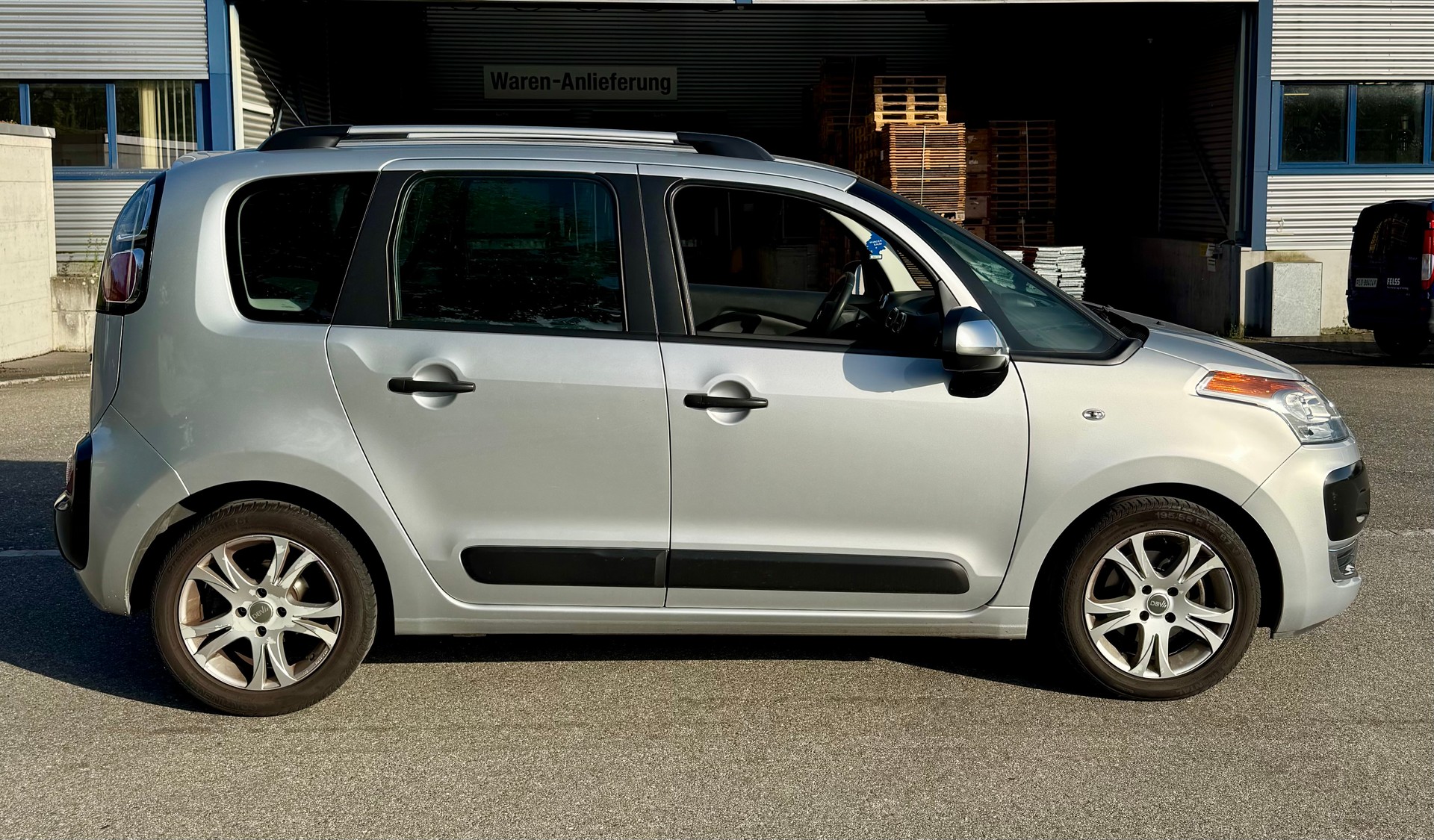 CITROEN C3 Picasso 1.6i 16V Swiss Style-image-7