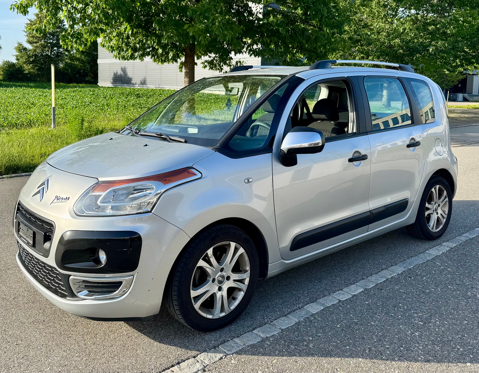 CITROEN C3 Picasso 1.6i 16V Swiss Style-image-1