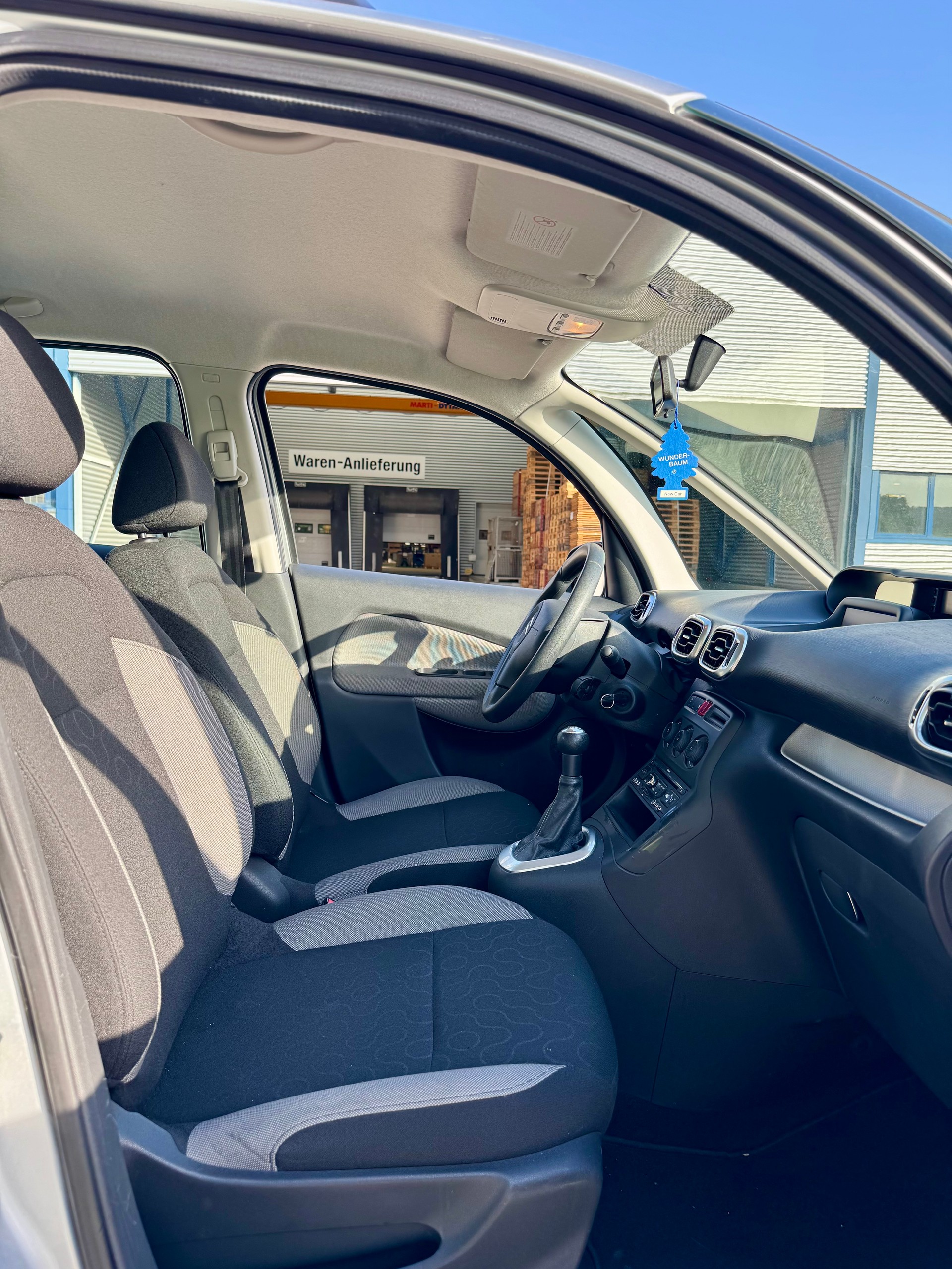 CITROEN C3 Picasso 1.6i 16V Swiss Style-image-13