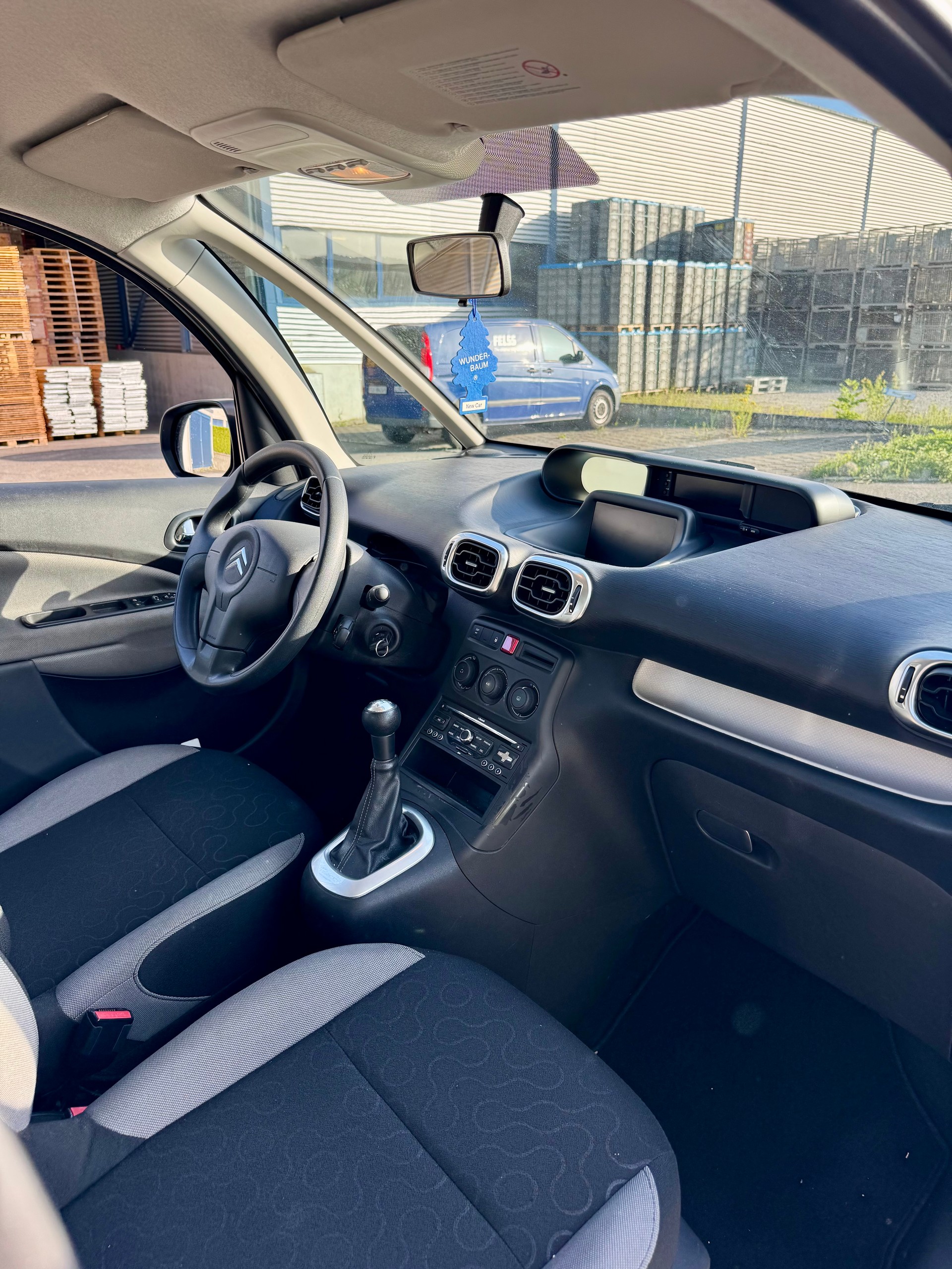 CITROEN C3 Picasso 1.6i 16V Swiss Style-image-12