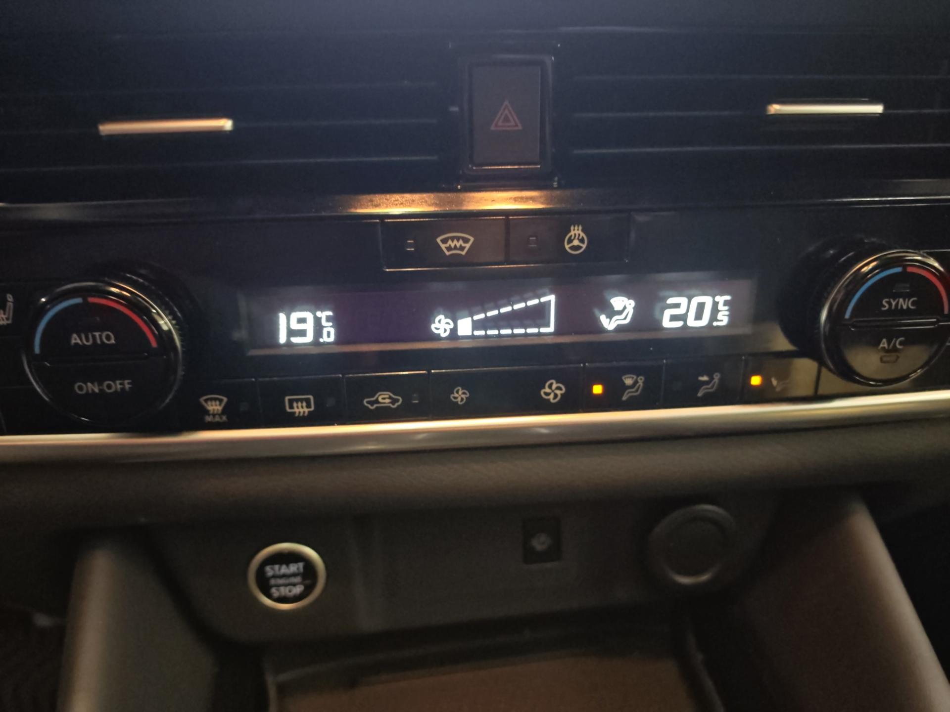 NISSAN Qashqai 1.3 DIG-T MHEV Tekna+ Xtronic 4x4-image-20