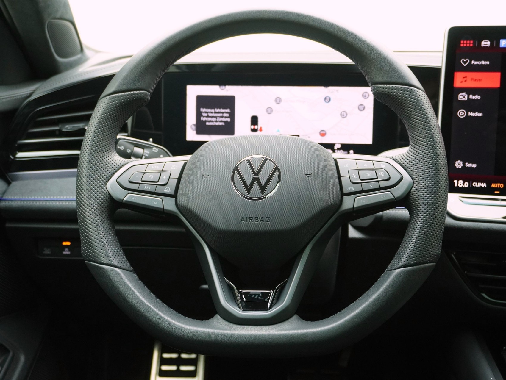 VW Passat Variant 2.0 TSI DSG R-Line 4Motion **R-Line Signature**-image-10