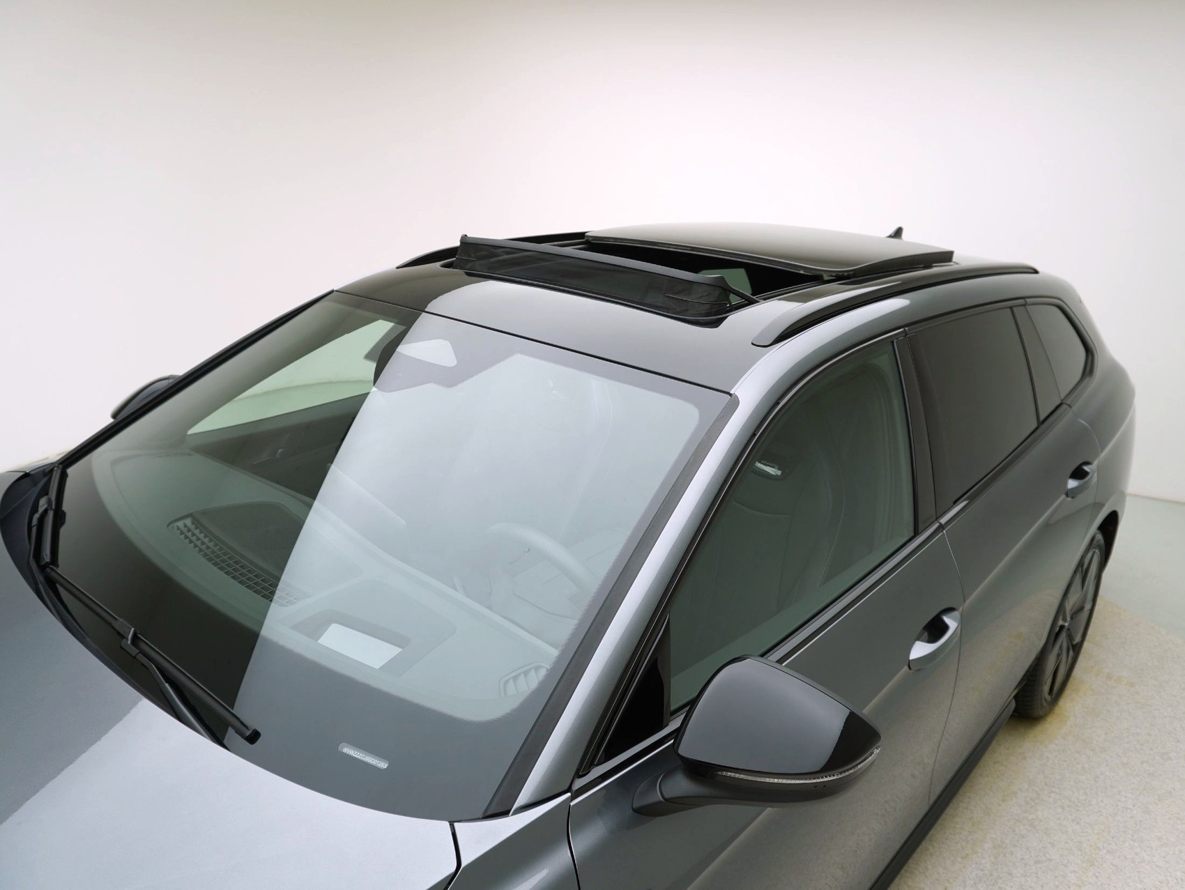VW Passat Variant 2.0 TSI DSG R-Line 4Motion **R-Line Signature**-image-7