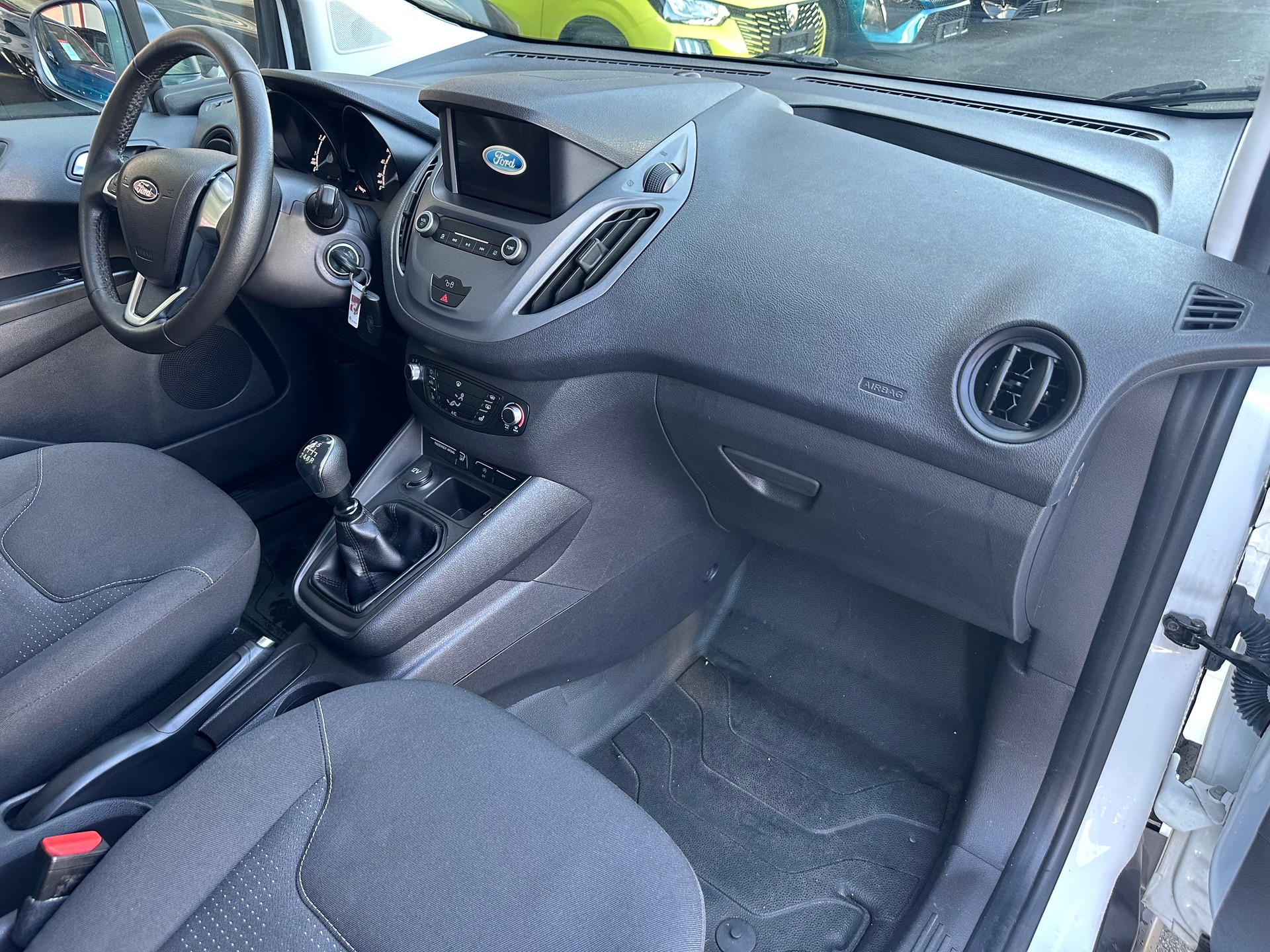 FORD Transit Courier Van 1.0 EcoBoost Trend-image-5
