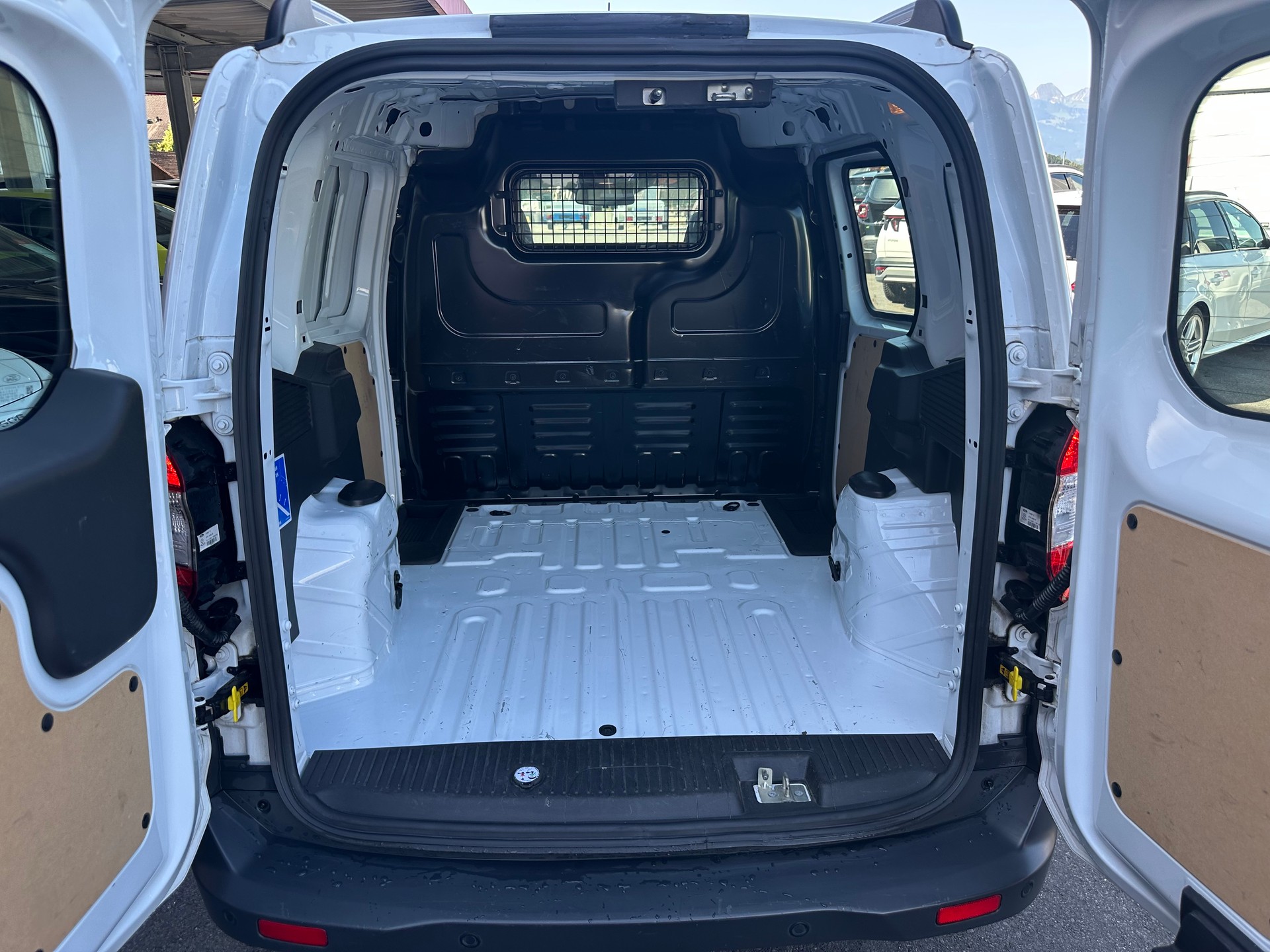 FORD Transit Courier Van 1.0 EcoBoost Trend-image-11