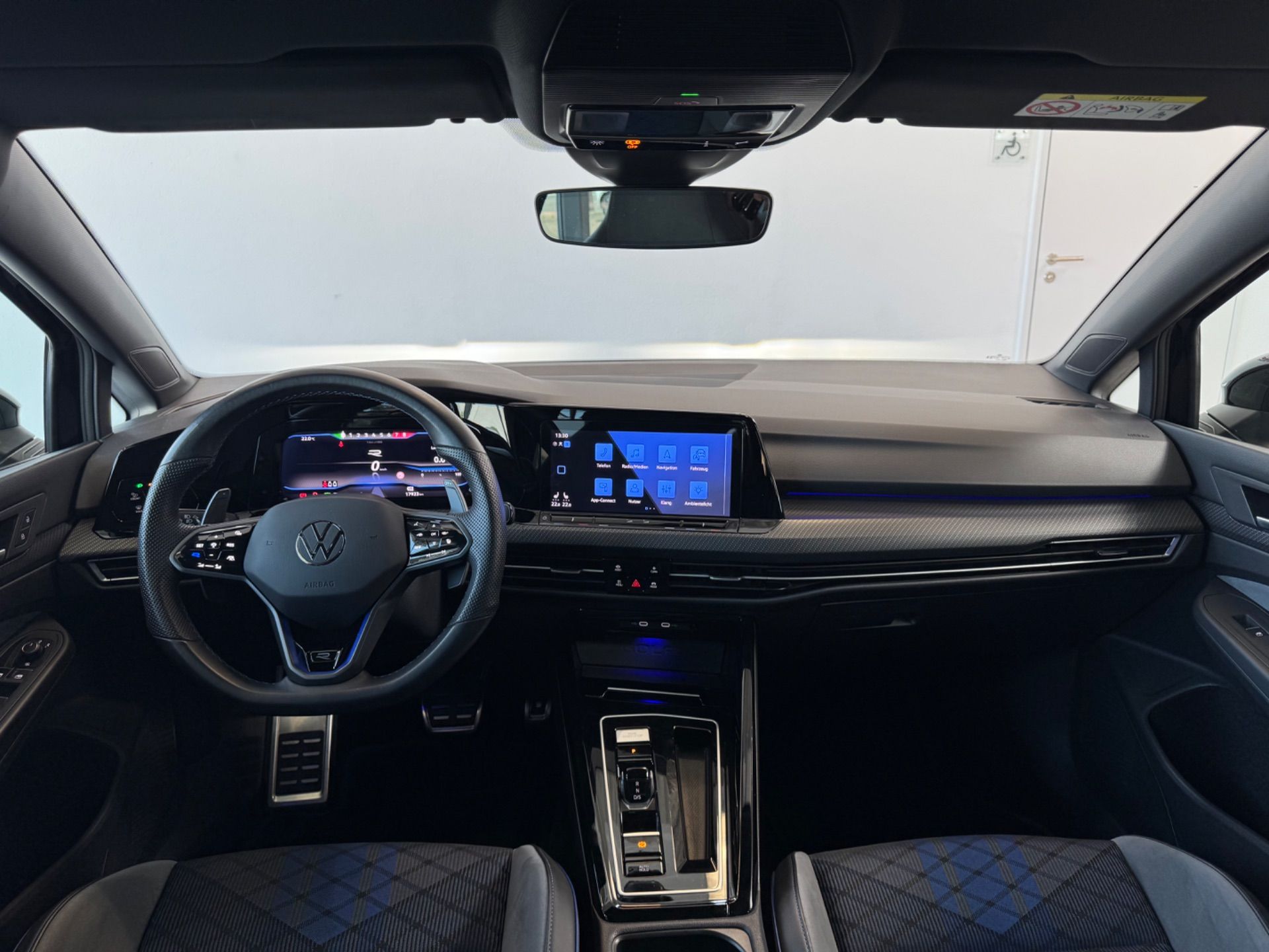 VW Golf 2.0 TSI R DSG 4Motion R Performance-image-11