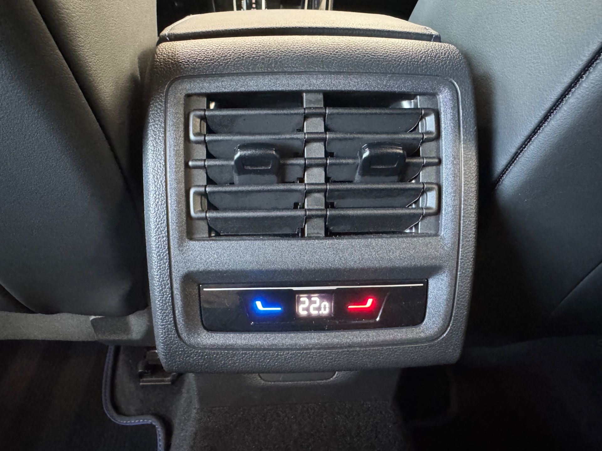 VW Golf 2.0 TSI R DSG 4Motion R Performance-image-26