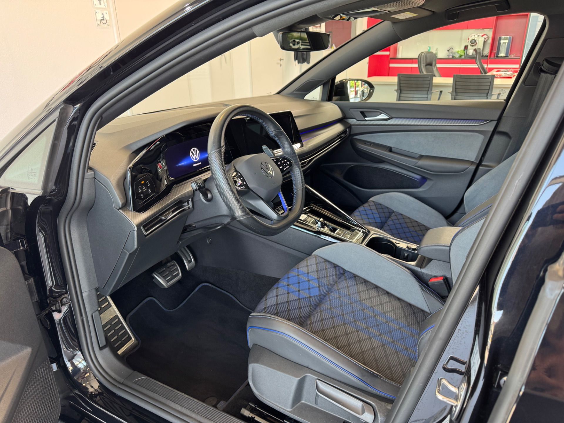 VW Golf 2.0 TSI R DSG 4Motion R Performance-image-9