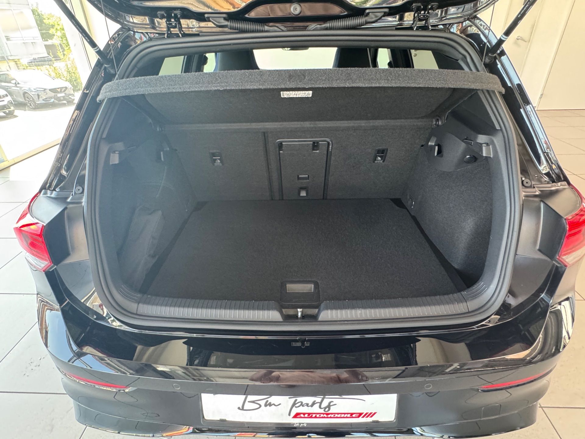 VW Golf 2.0 TSI R DSG 4Motion R Performance-image-28