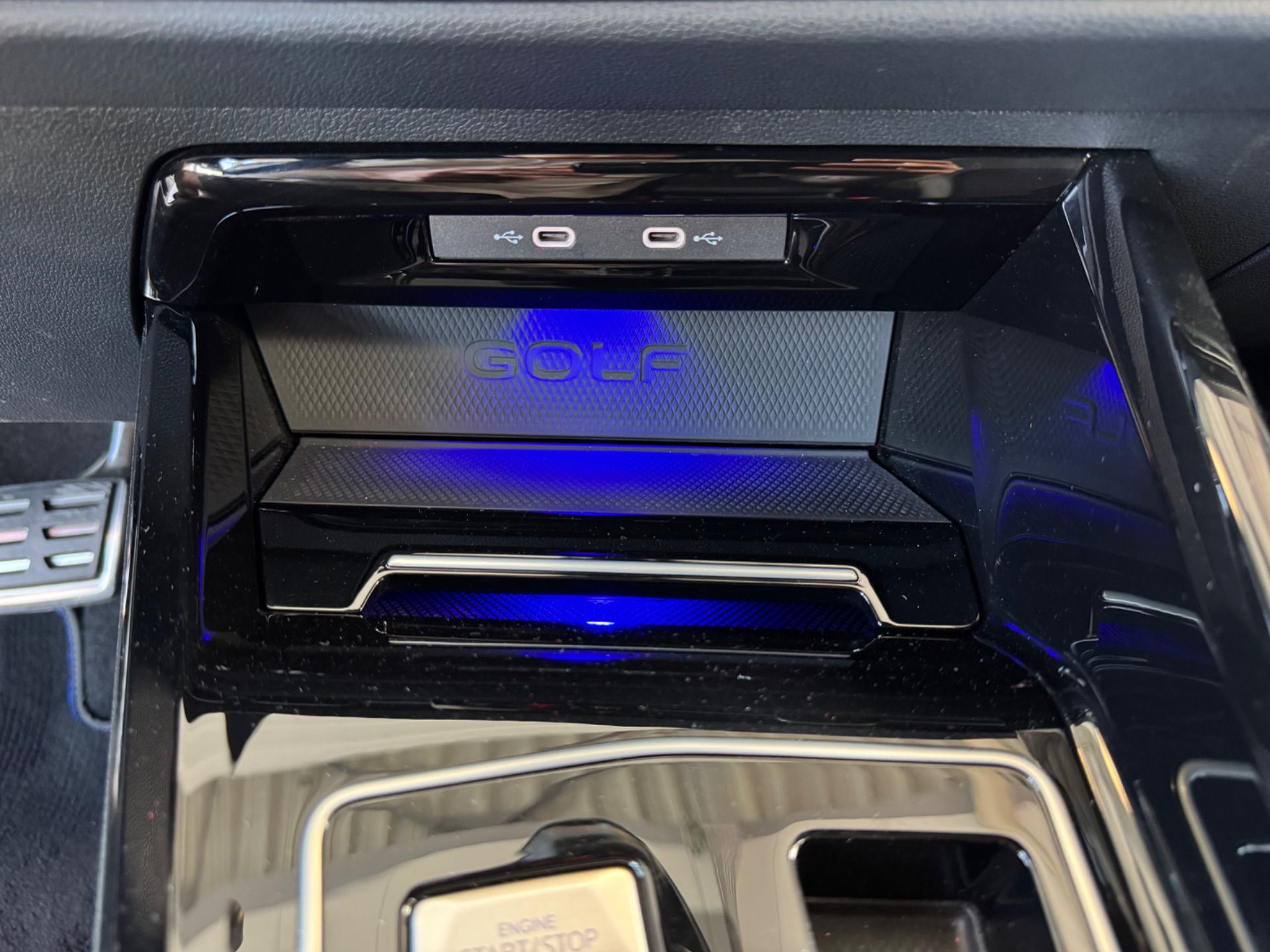VW Golf 2.0 TSI R DSG 4Motion R Performance-image-23