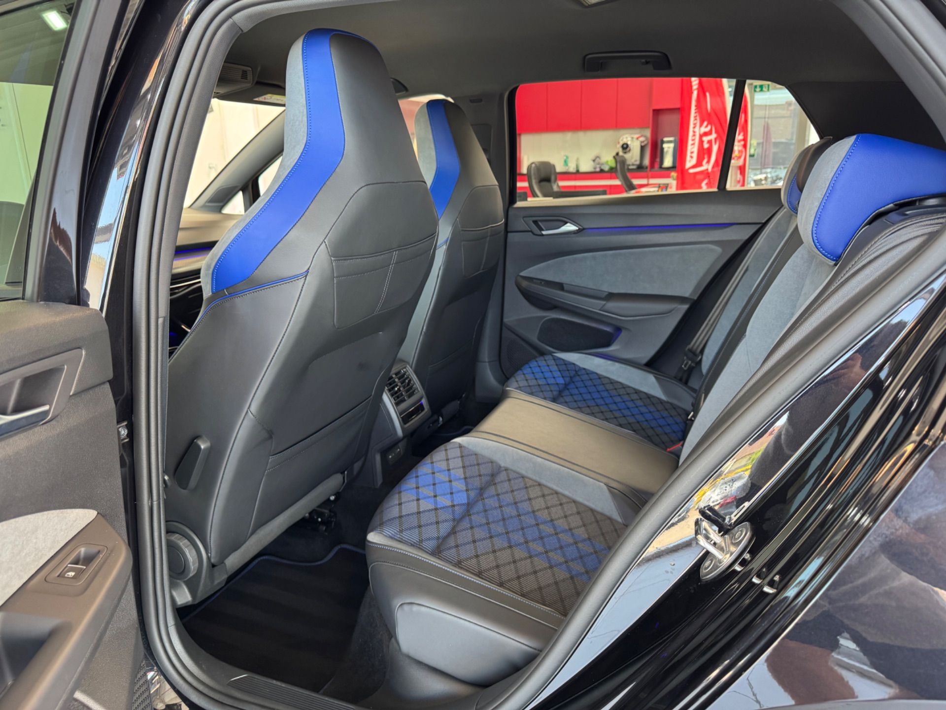 VW Golf 2.0 TSI R DSG 4Motion R Performance-image-24