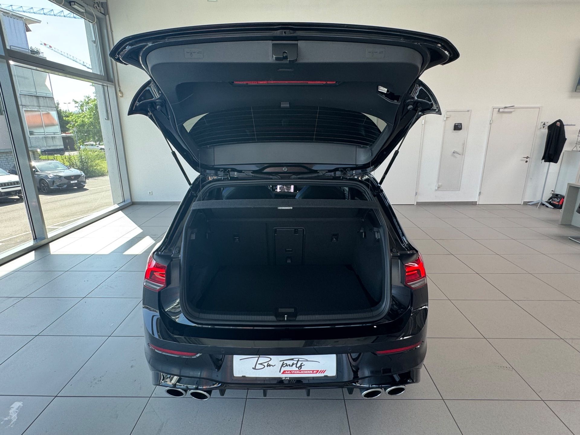 VW Golf 2.0 TSI R DSG 4Motion R Performance-image-27