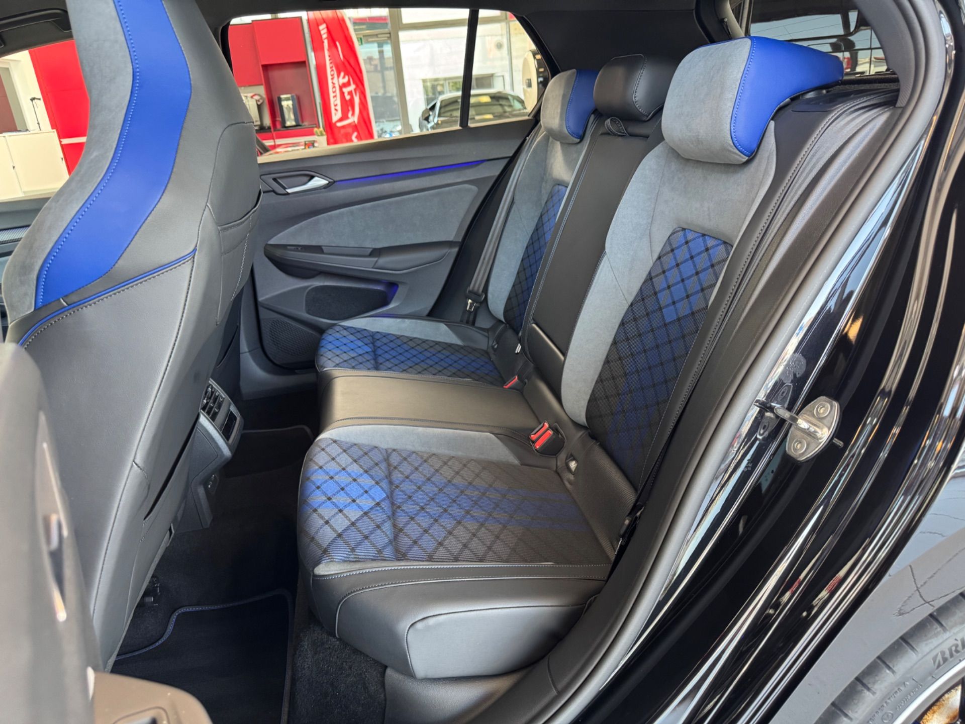 VW Golf 2.0 TSI R DSG 4Motion R Performance-image-25