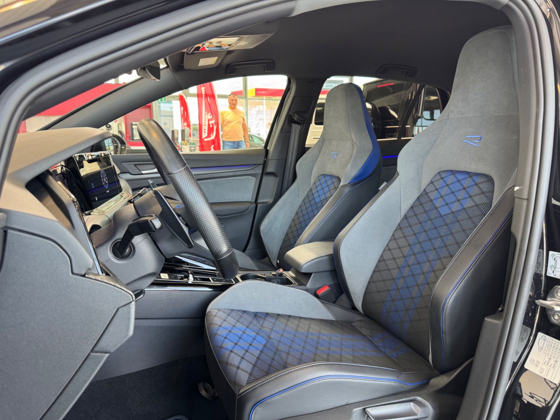 VW Golf 2.0 TSI R DSG 4Motion R Performance-image-10