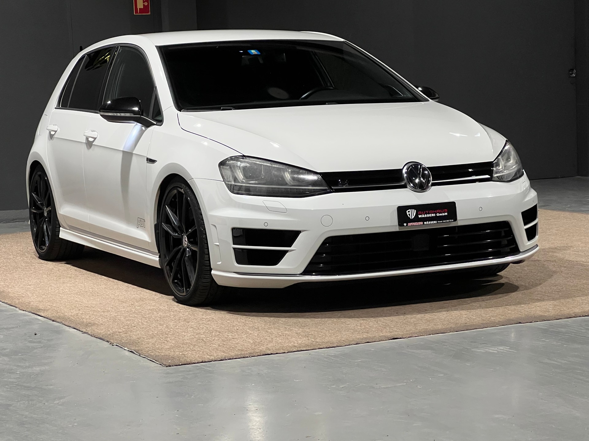 VW Golf 2.0 TSI R 4Motion-image-0