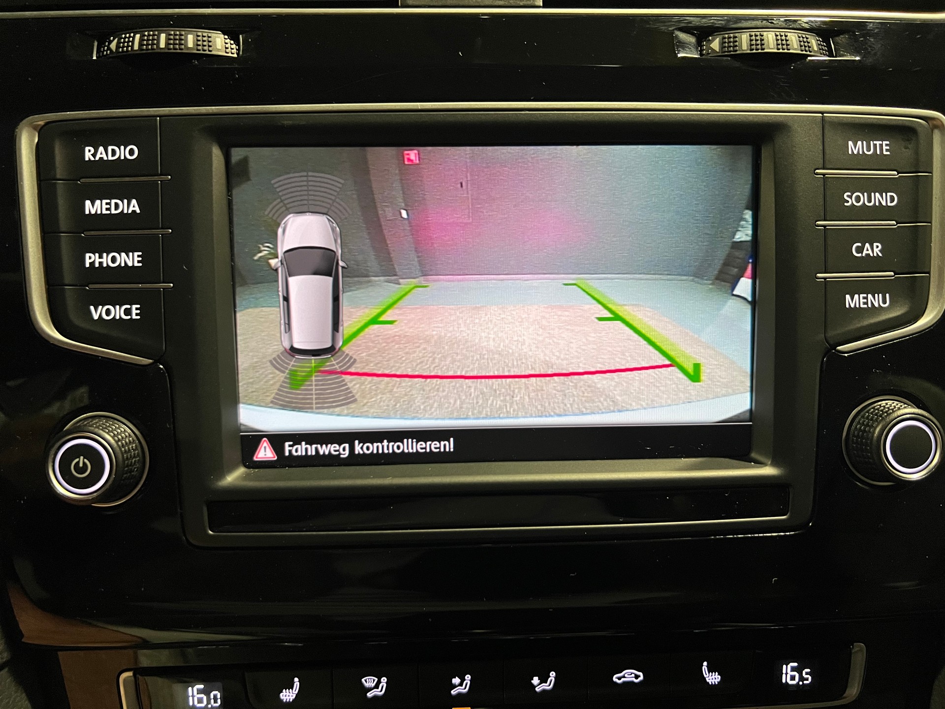 VW Golf 2.0 TSI R 4Motion-image-17