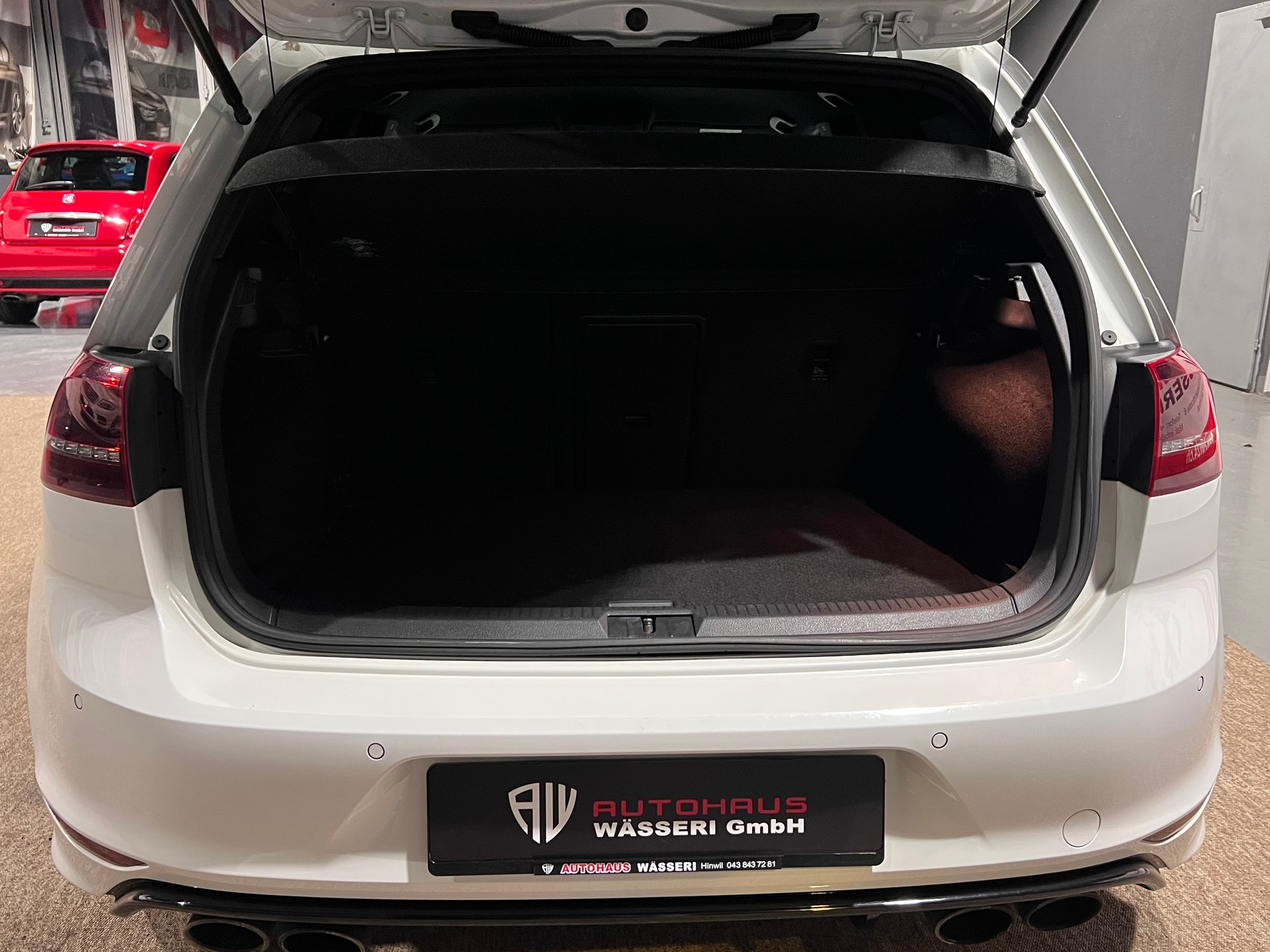 VW Golf 2.0 TSI R 4Motion-image-4