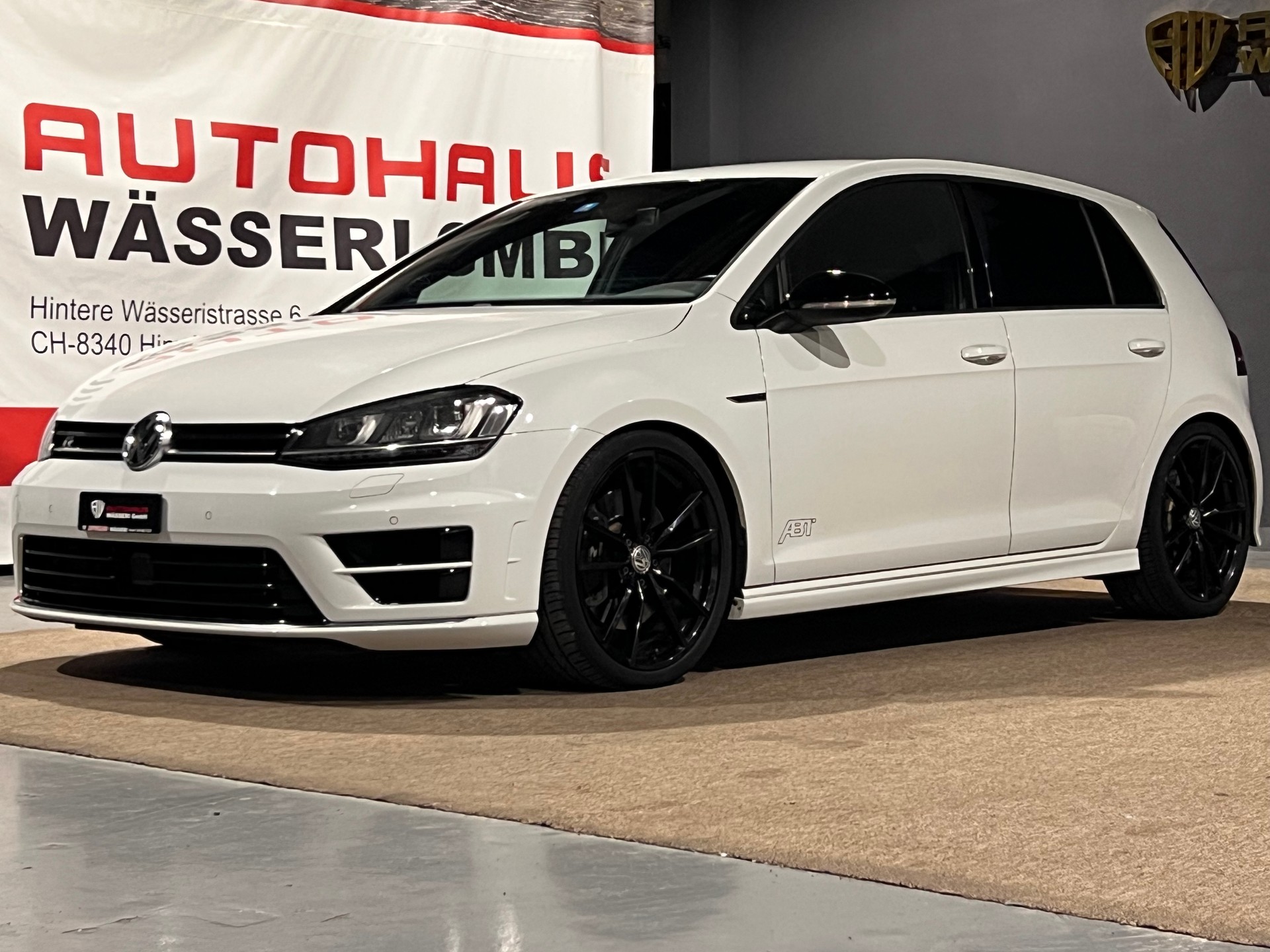 VW Golf 2.0 TSI R 4Motion-image-7