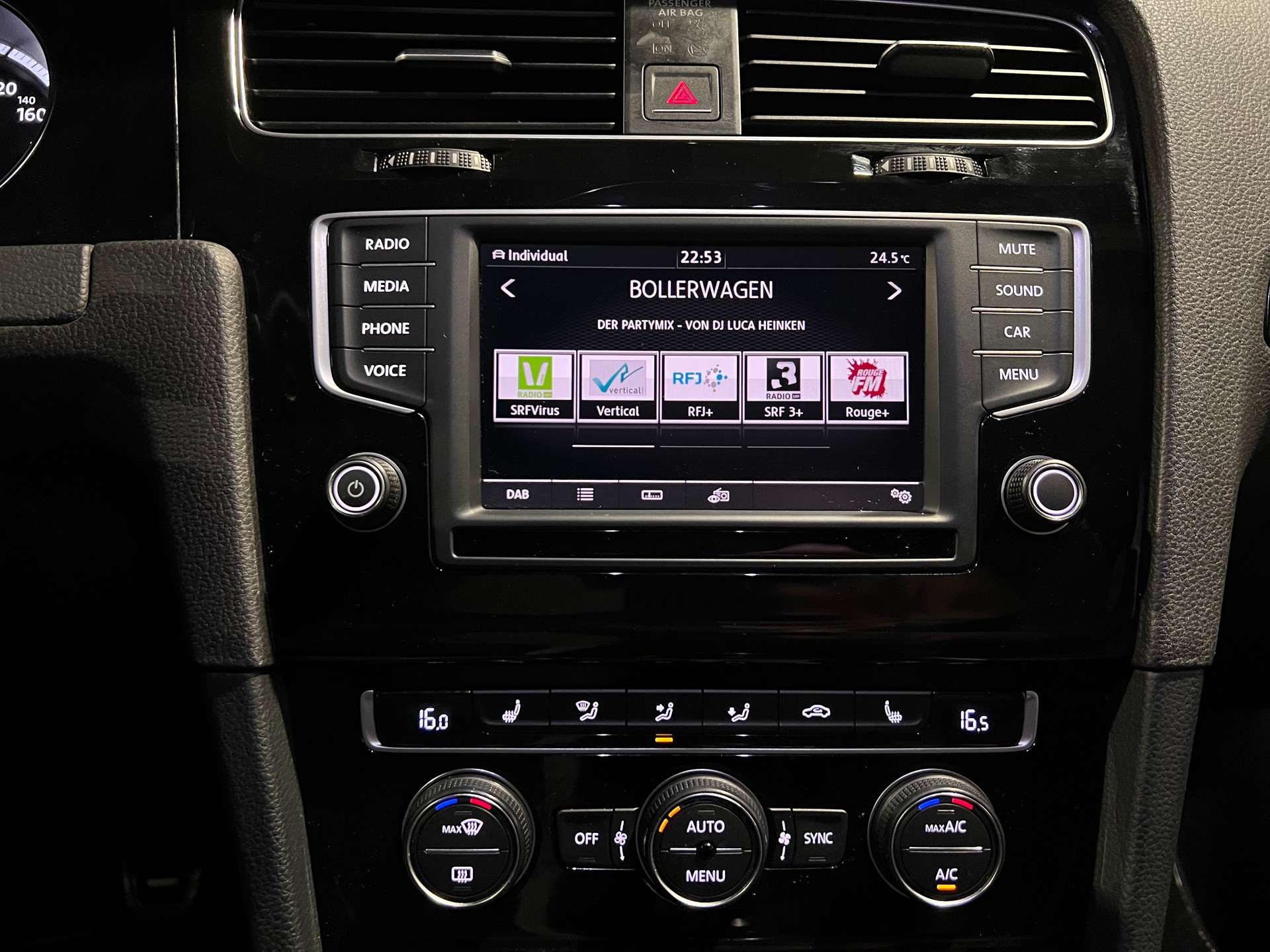 VW Golf 2.0 TSI R 4Motion-image-16