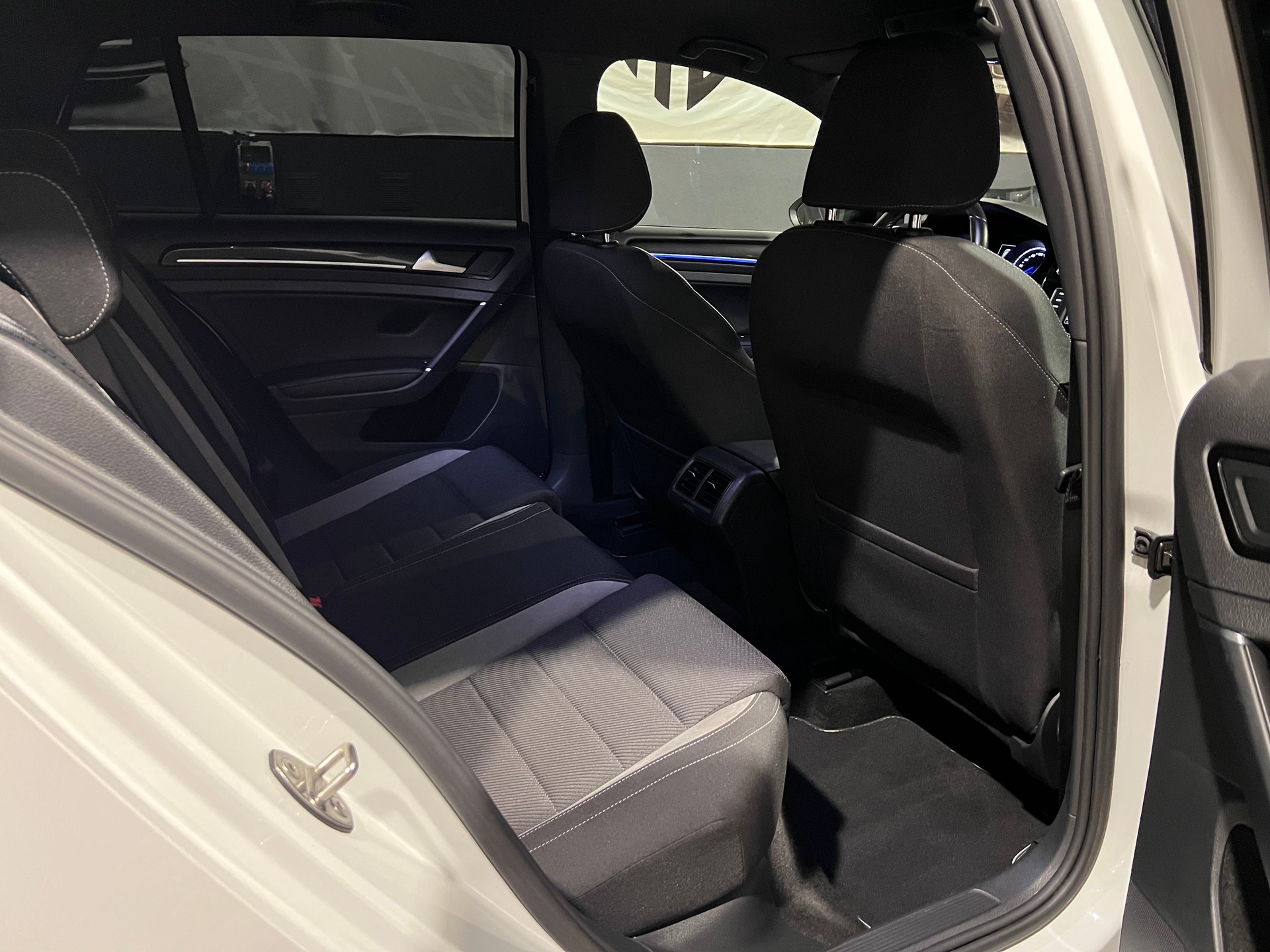 VW Golf 2.0 TSI R 4Motion-image-15