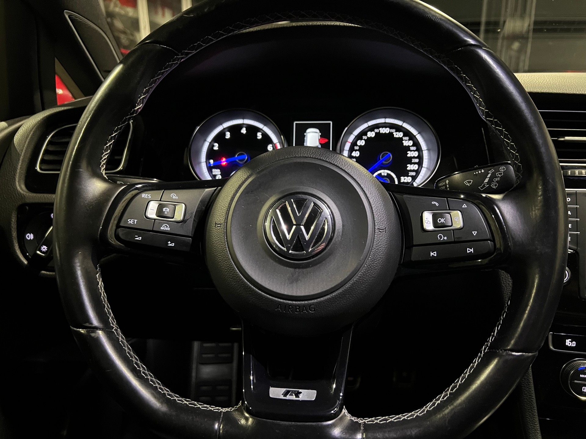 VW Golf 2.0 TSI R 4Motion-image-20