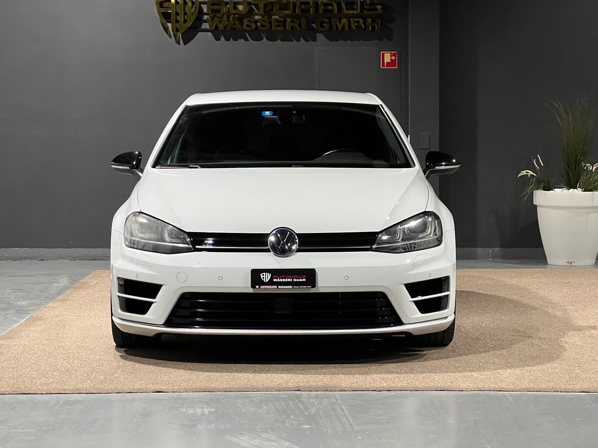 VW Golf 2.0 TSI R 4Motion-image-8