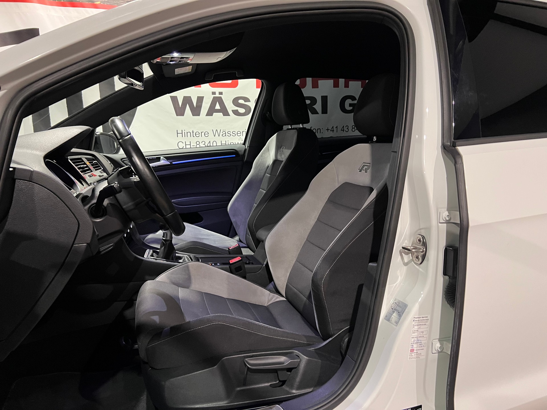 VW Golf 2.0 TSI R 4Motion-image-11