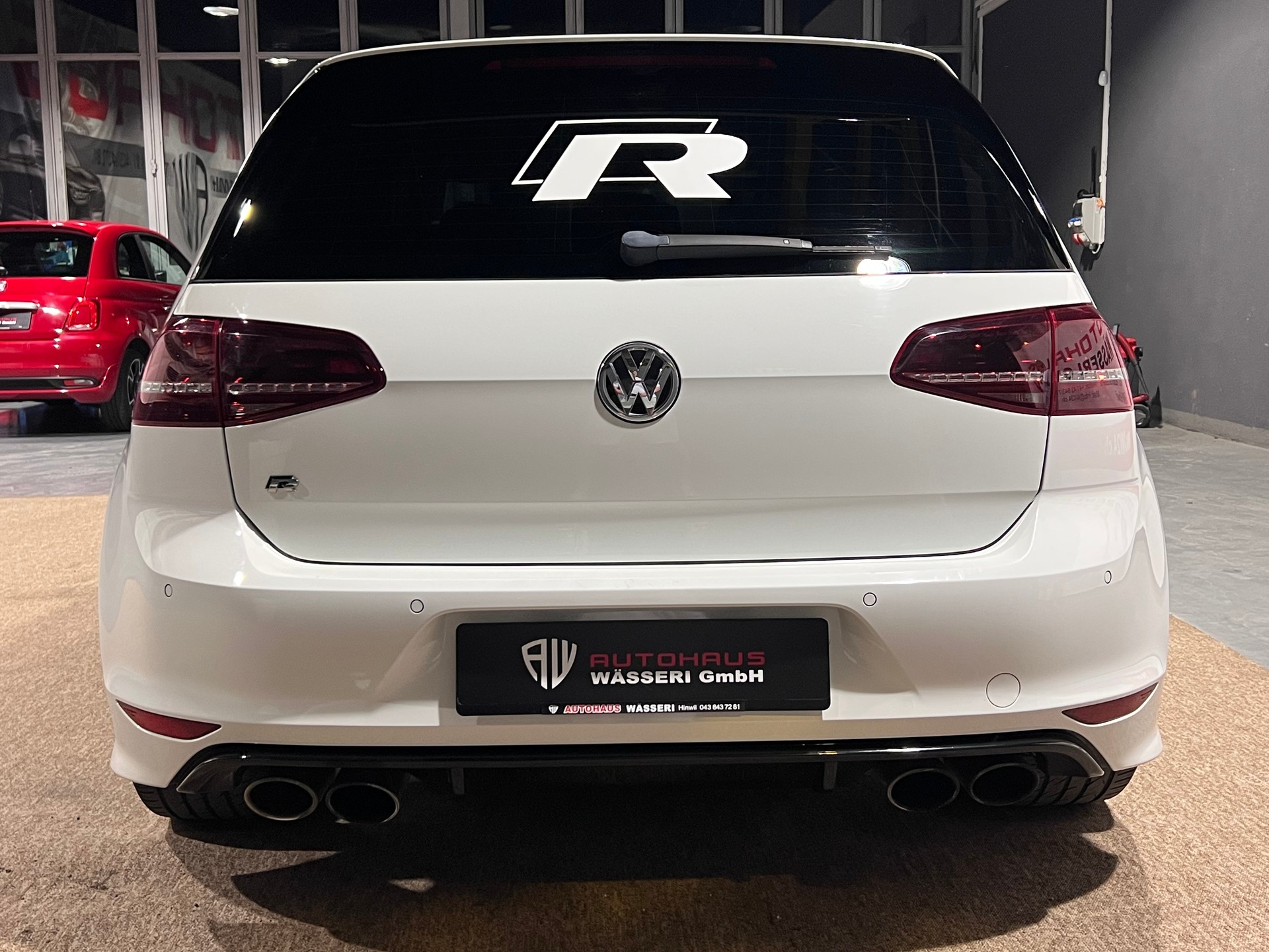 VW Golf 2.0 TSI R 4Motion-image-3