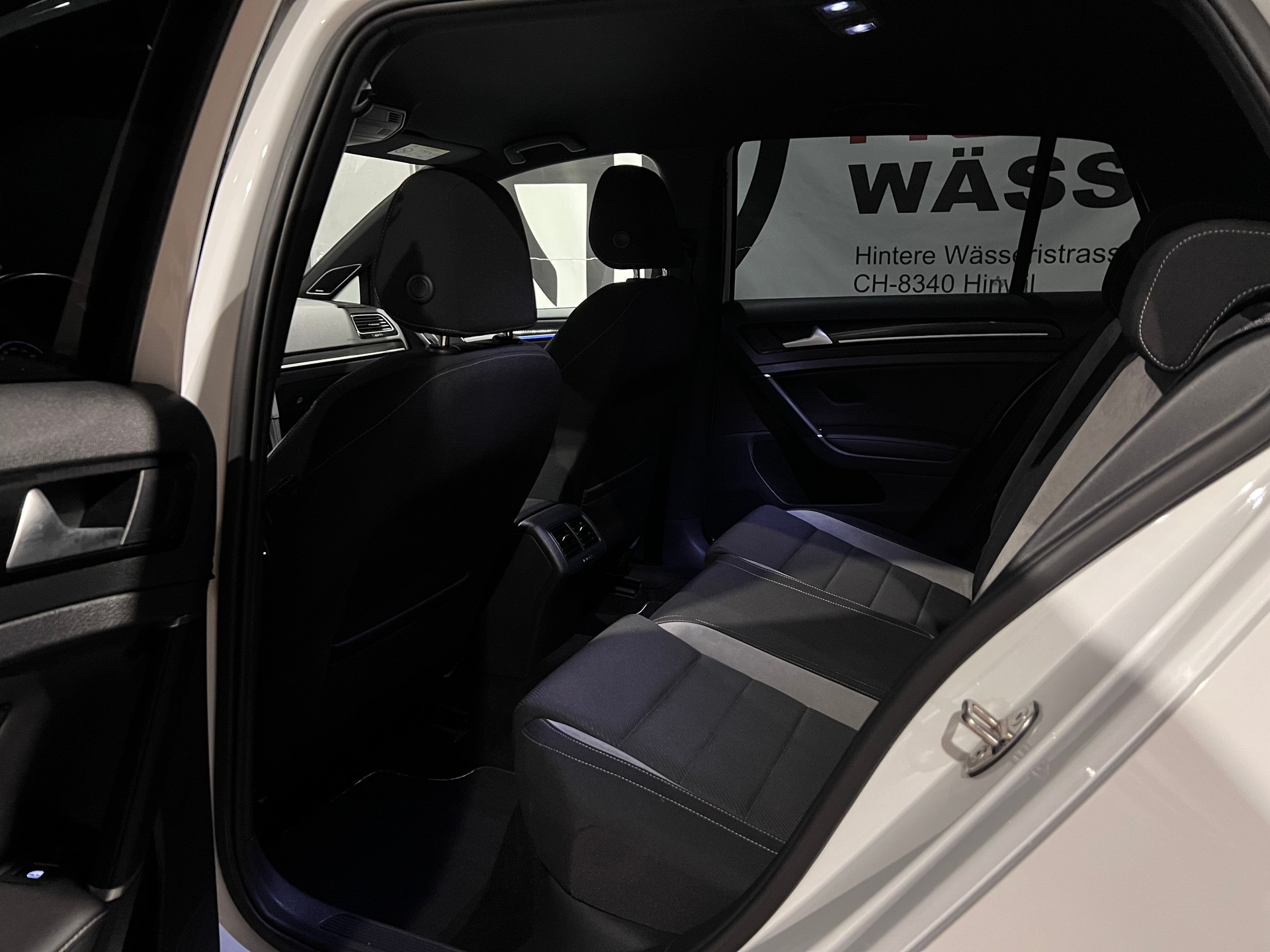 VW Golf 2.0 TSI R 4Motion-image-14