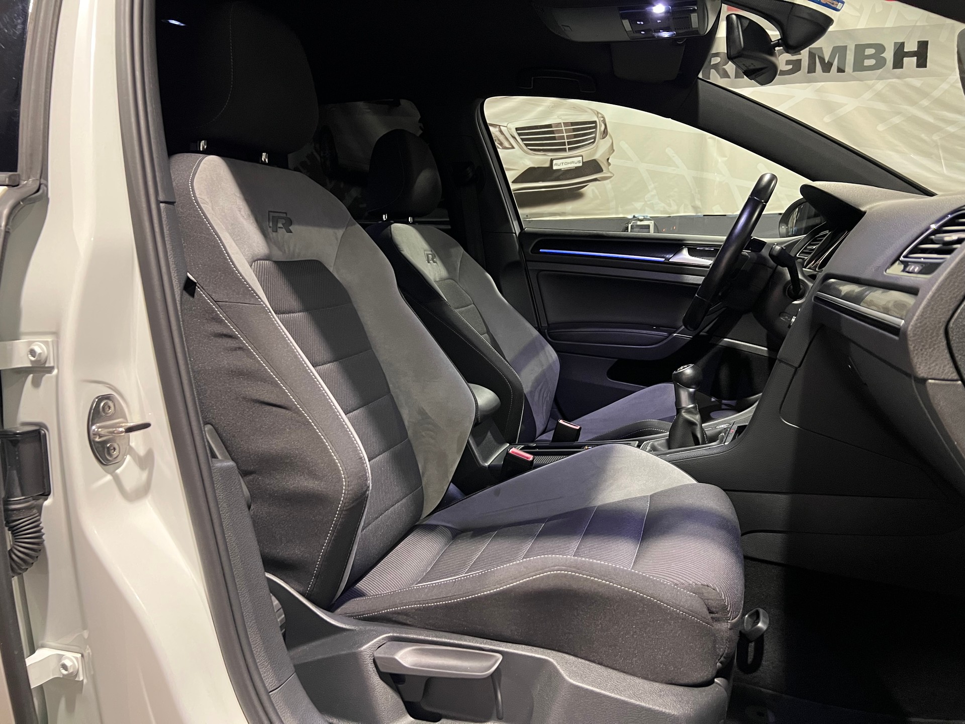 VW Golf 2.0 TSI R 4Motion-image-13