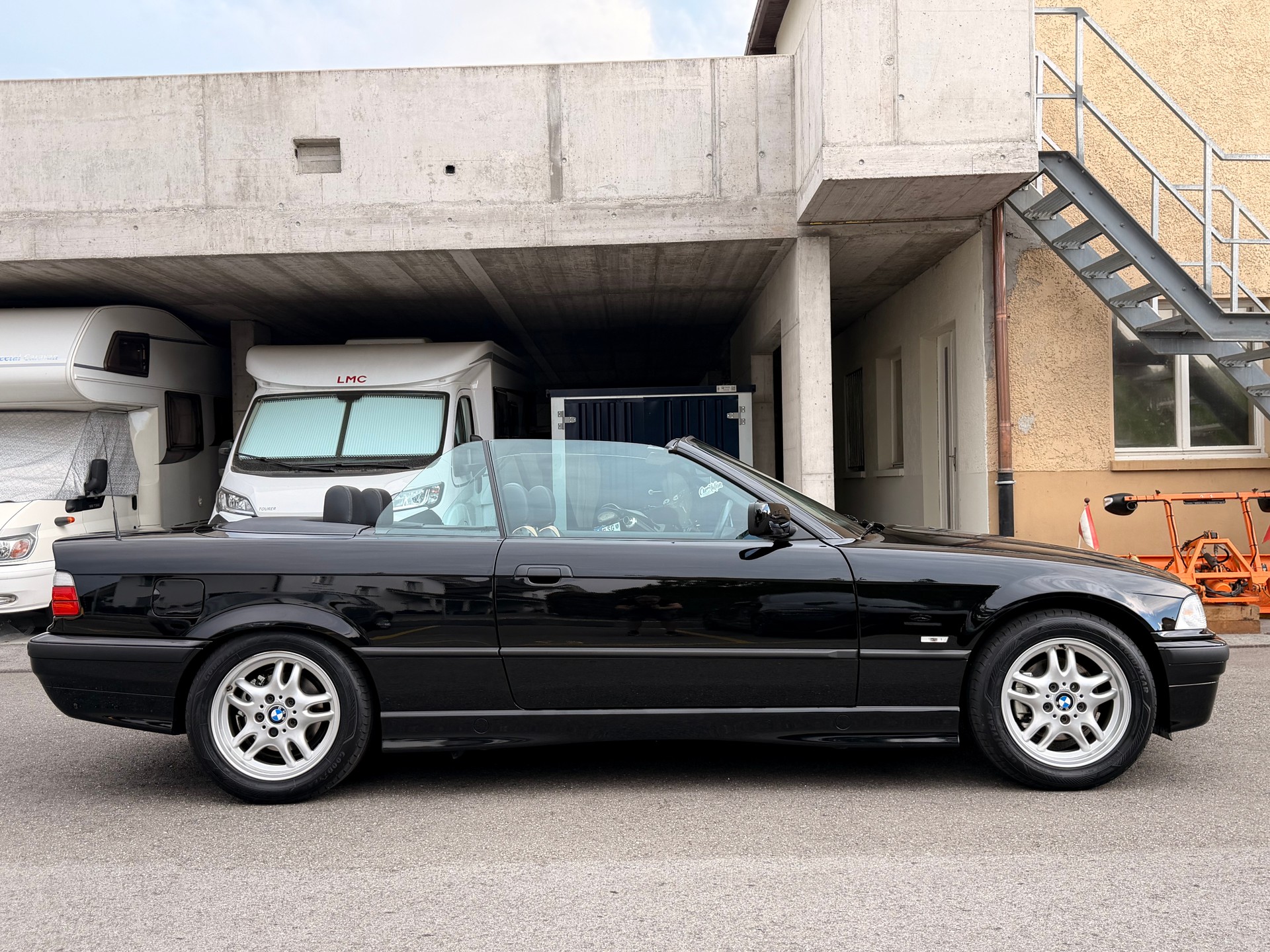 BMW 328i Cabrio Exclusiv-image-5