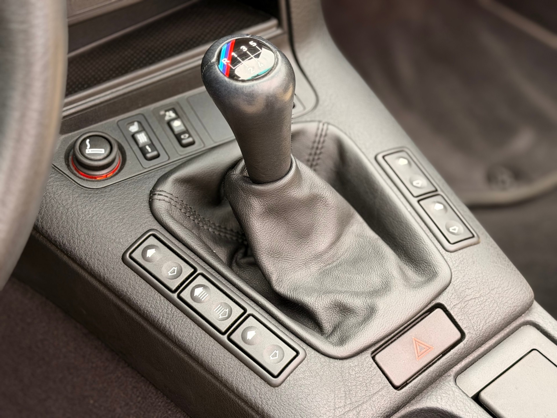 BMW 328i Cabrio Exclusiv-image-12