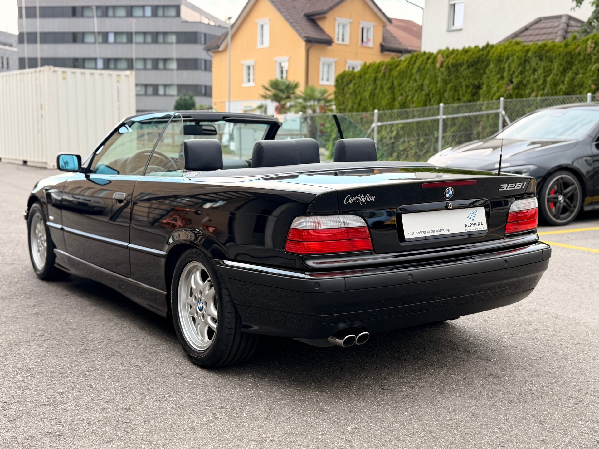 BMW 328i Cabrio Exclusiv-image-2