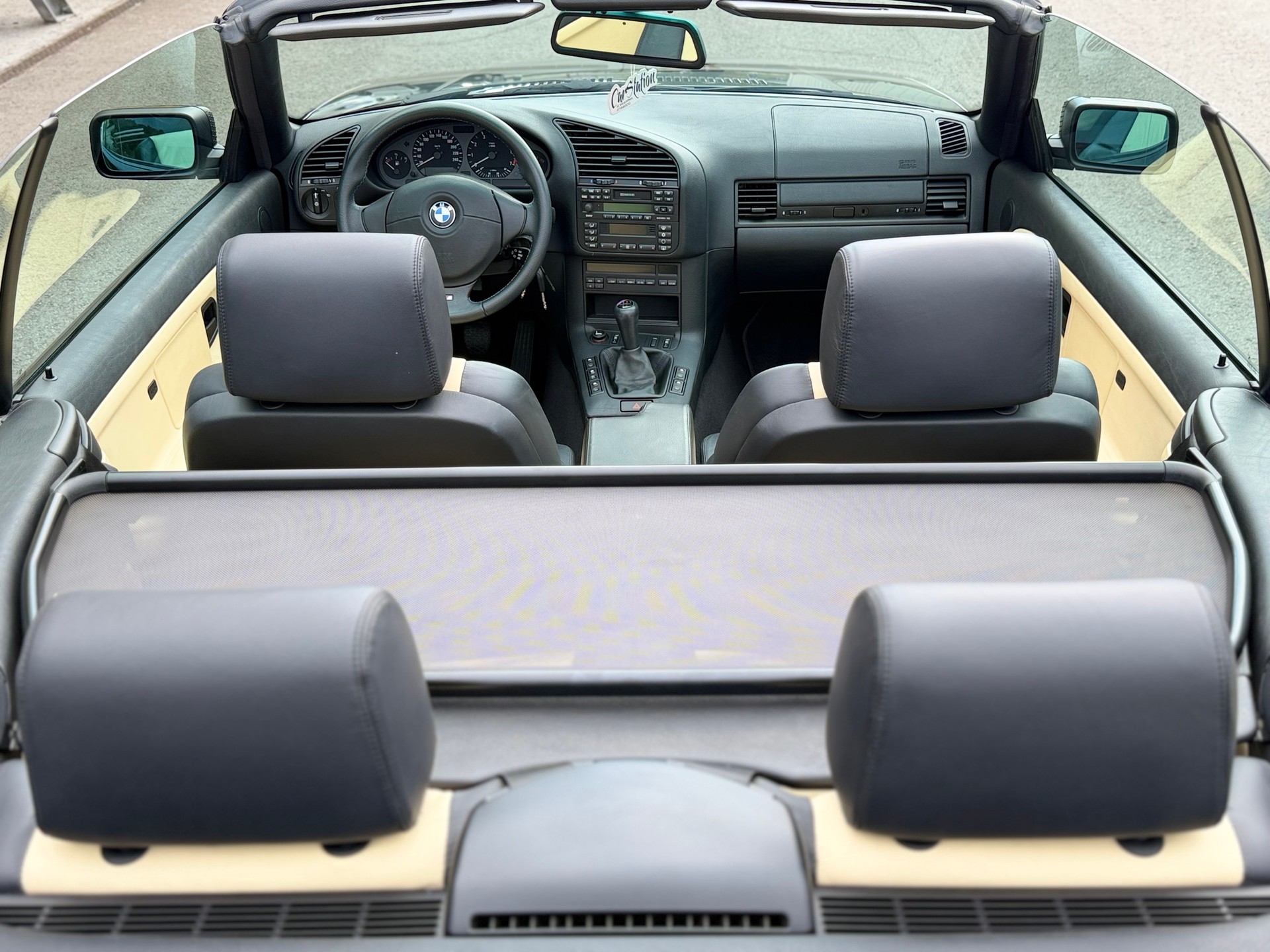 BMW 328i Cabrio Exclusiv-image-19