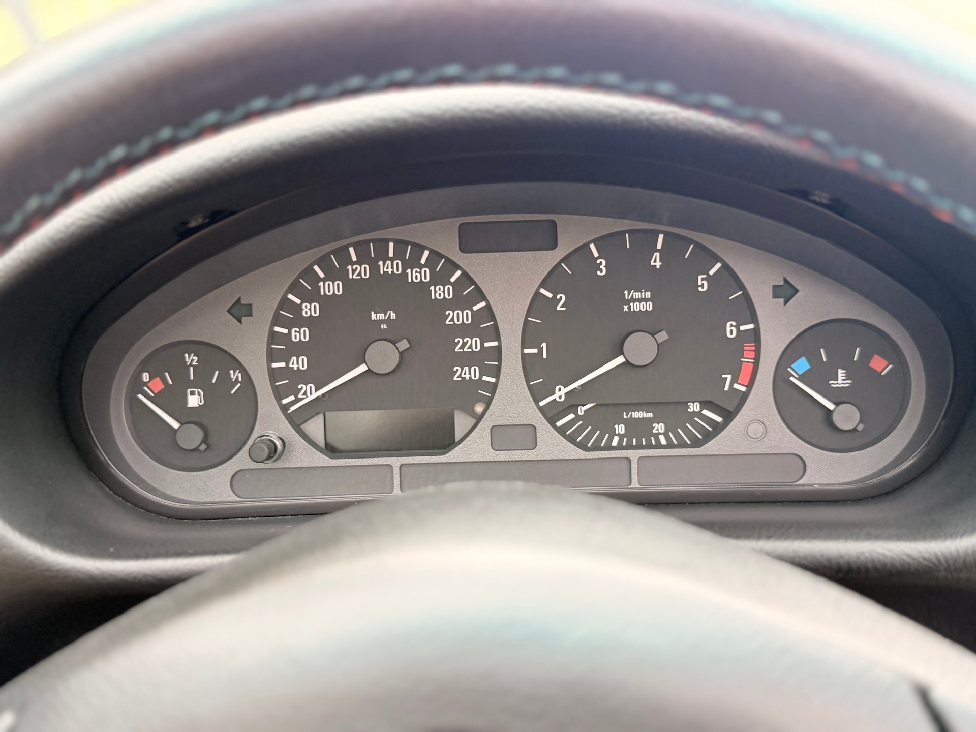 BMW 328i Cabrio Exclusiv-image-12