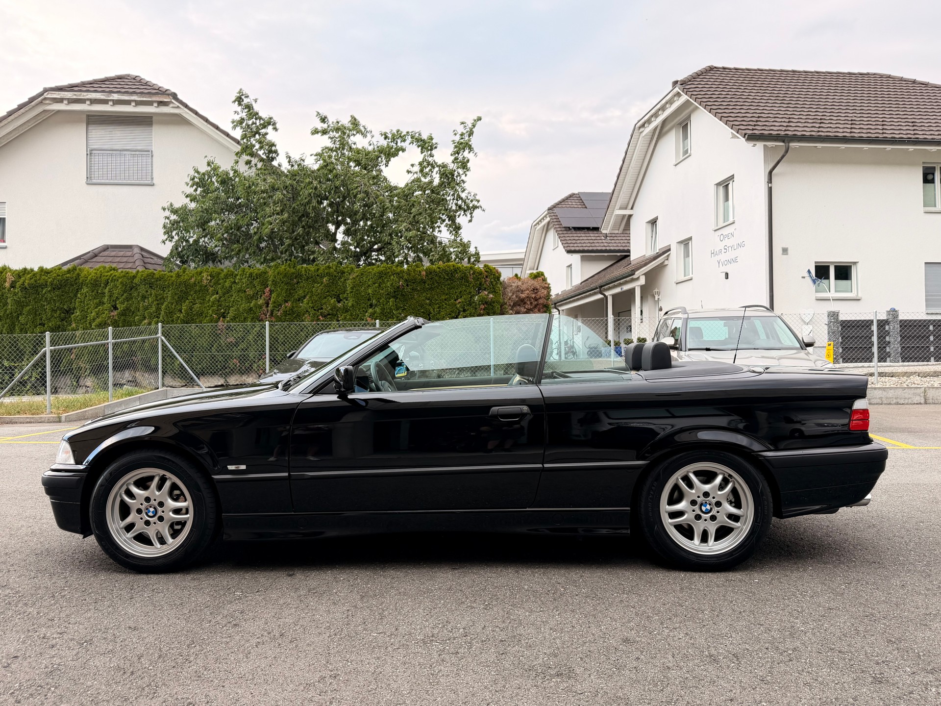 BMW 328i Cabrio Exclusiv-image-1