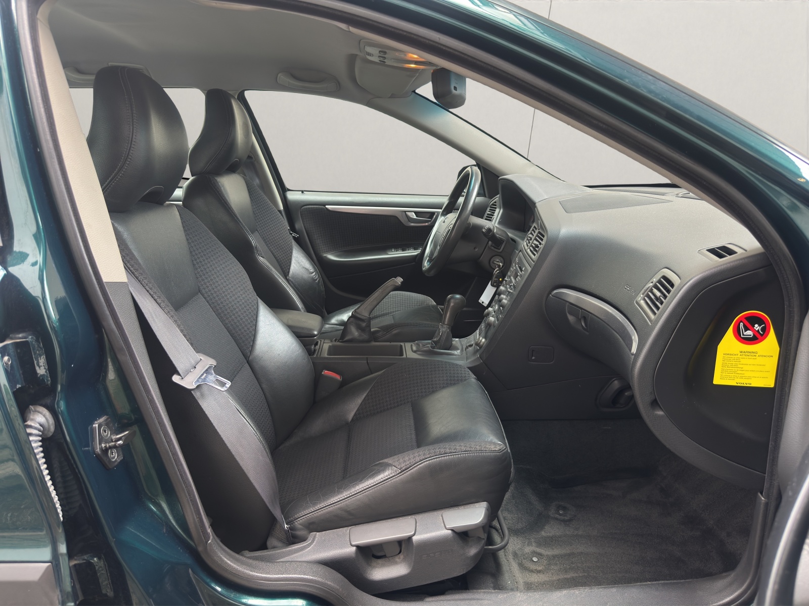 VOLVO V70 2.4T-image-11