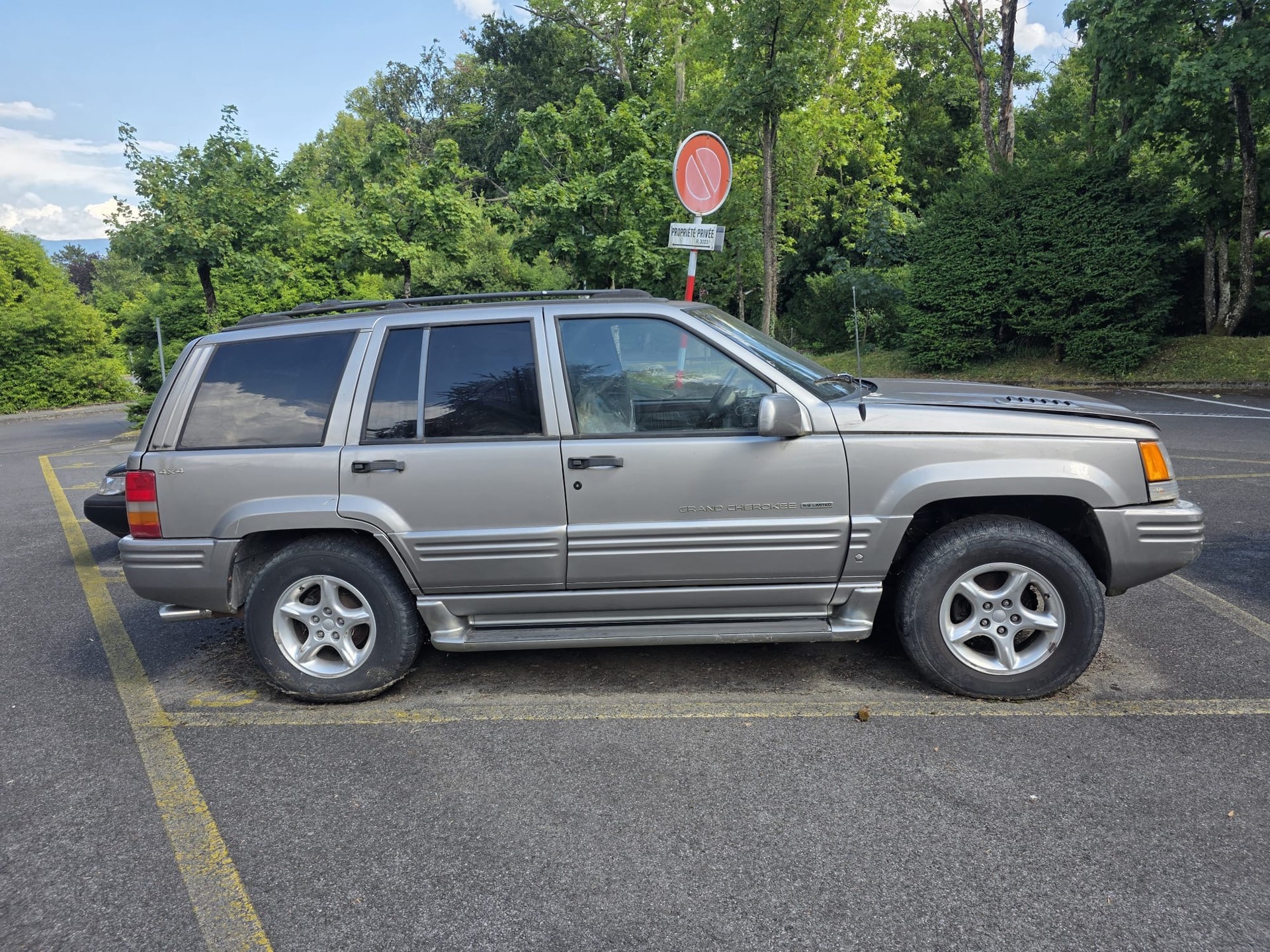 JEEP Grand Cherokee 5.9 Limited LX Automatic-image-6