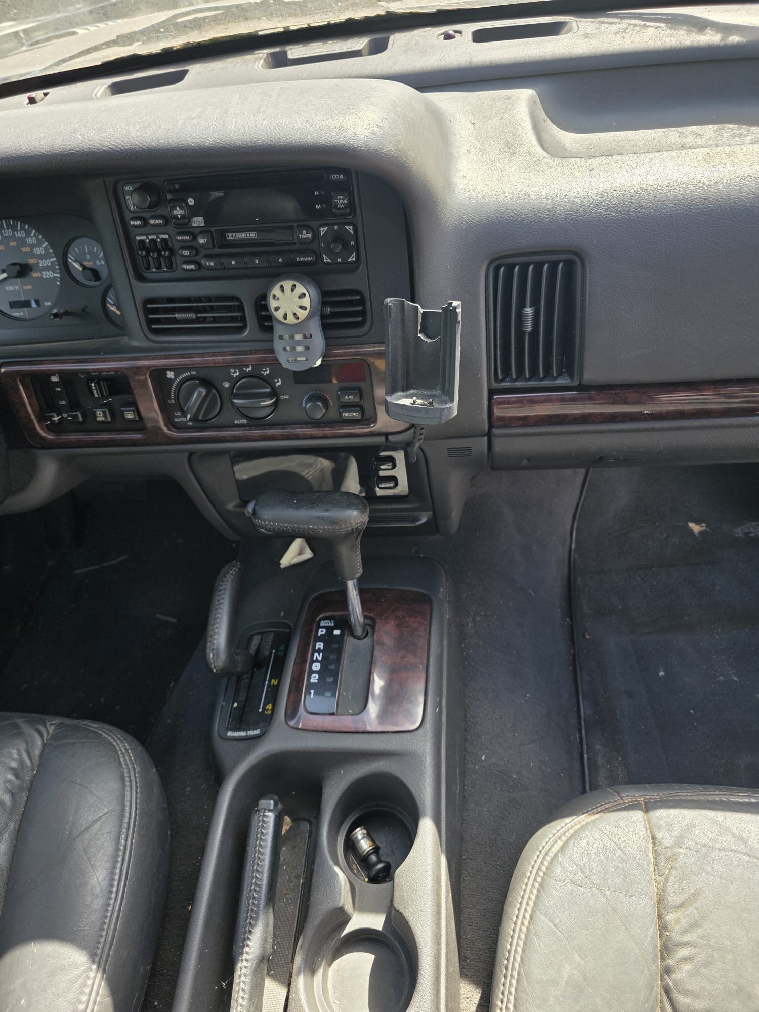 JEEP Grand Cherokee 5.9 Limited LX Automatic-image-9