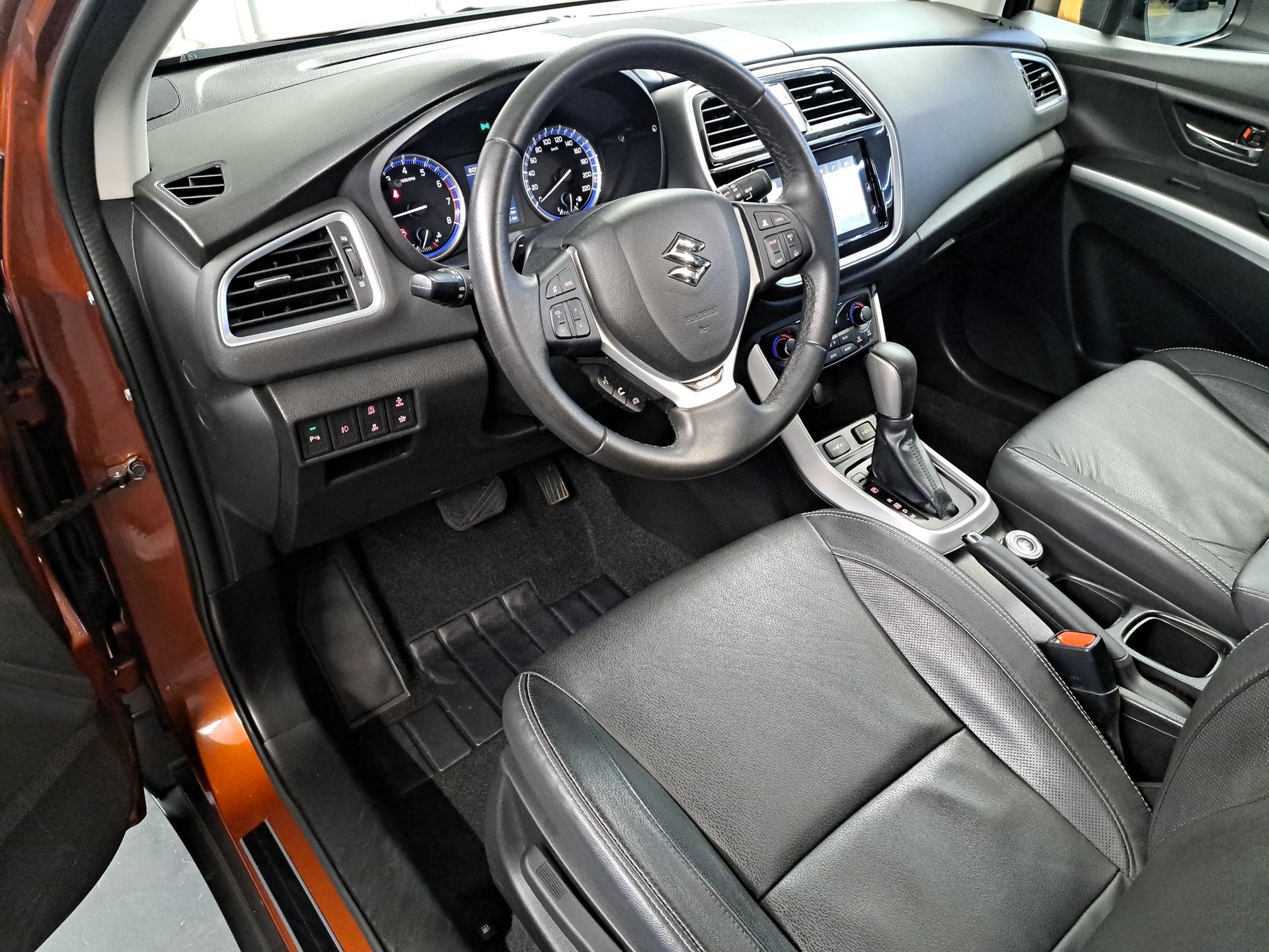 SUZUKI SX4 S-Cross 1.4 T Tradizio Top 4x4-image-13