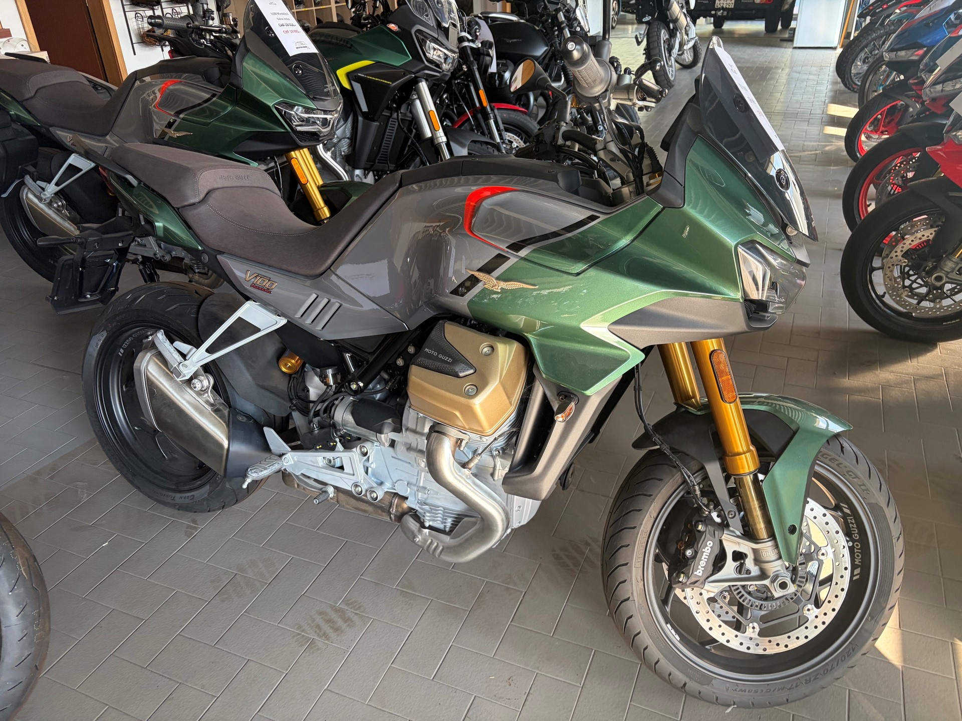 MOTO GUZZI V100 Mandello S-showroom-element-3