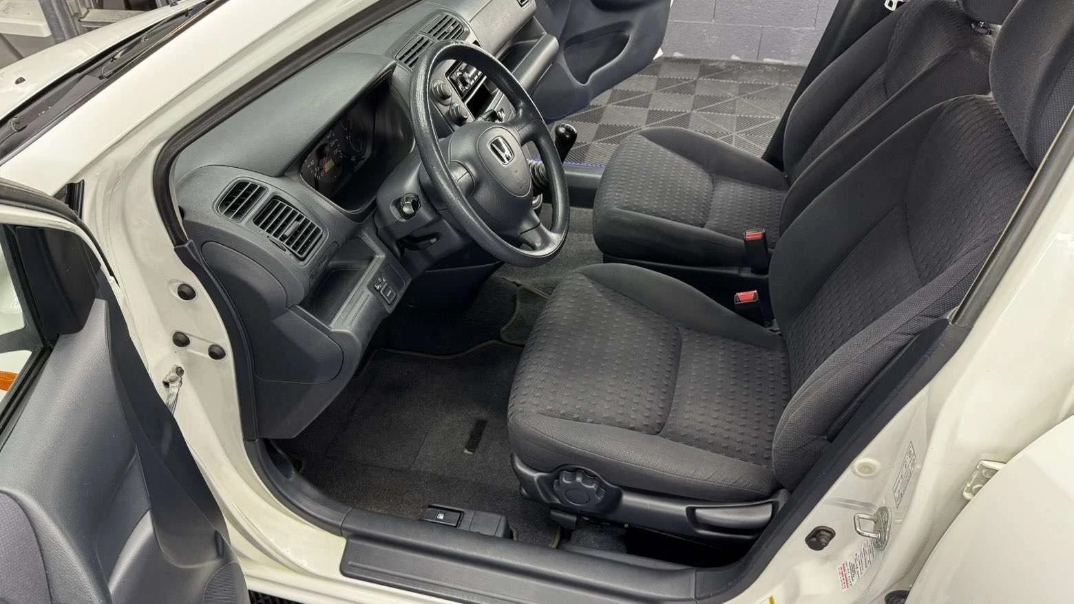 HONDA Civic 1.6i ES-image-6