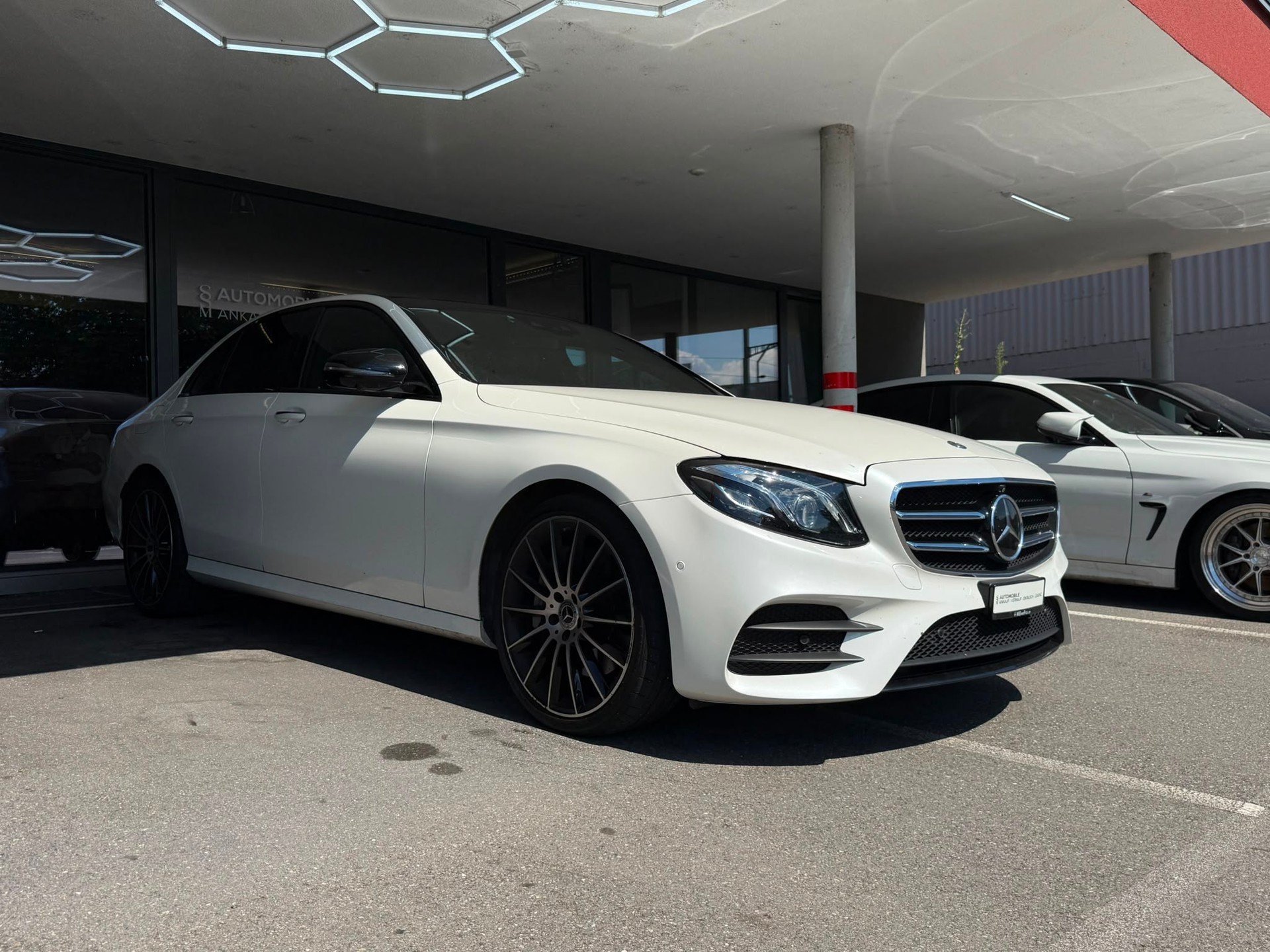 MERCEDES-BENZ E 400 AMG Line *Pano-Dach* *Burmester Surround Sound* *360 Kamera* *CH-Fahrzeug*4Matic 9G-Tronic-image-2