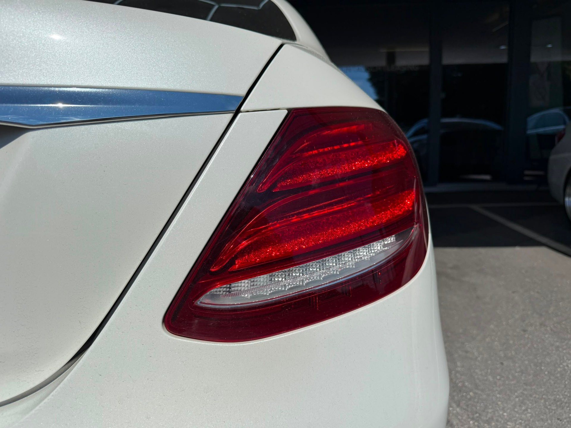 MERCEDES-BENZ E 400 AMG Line *Pano-Dach* *Burmester Surround Sound* *360 Kamera* *CH-Fahrzeug*4Matic 9G-Tronic-image-7