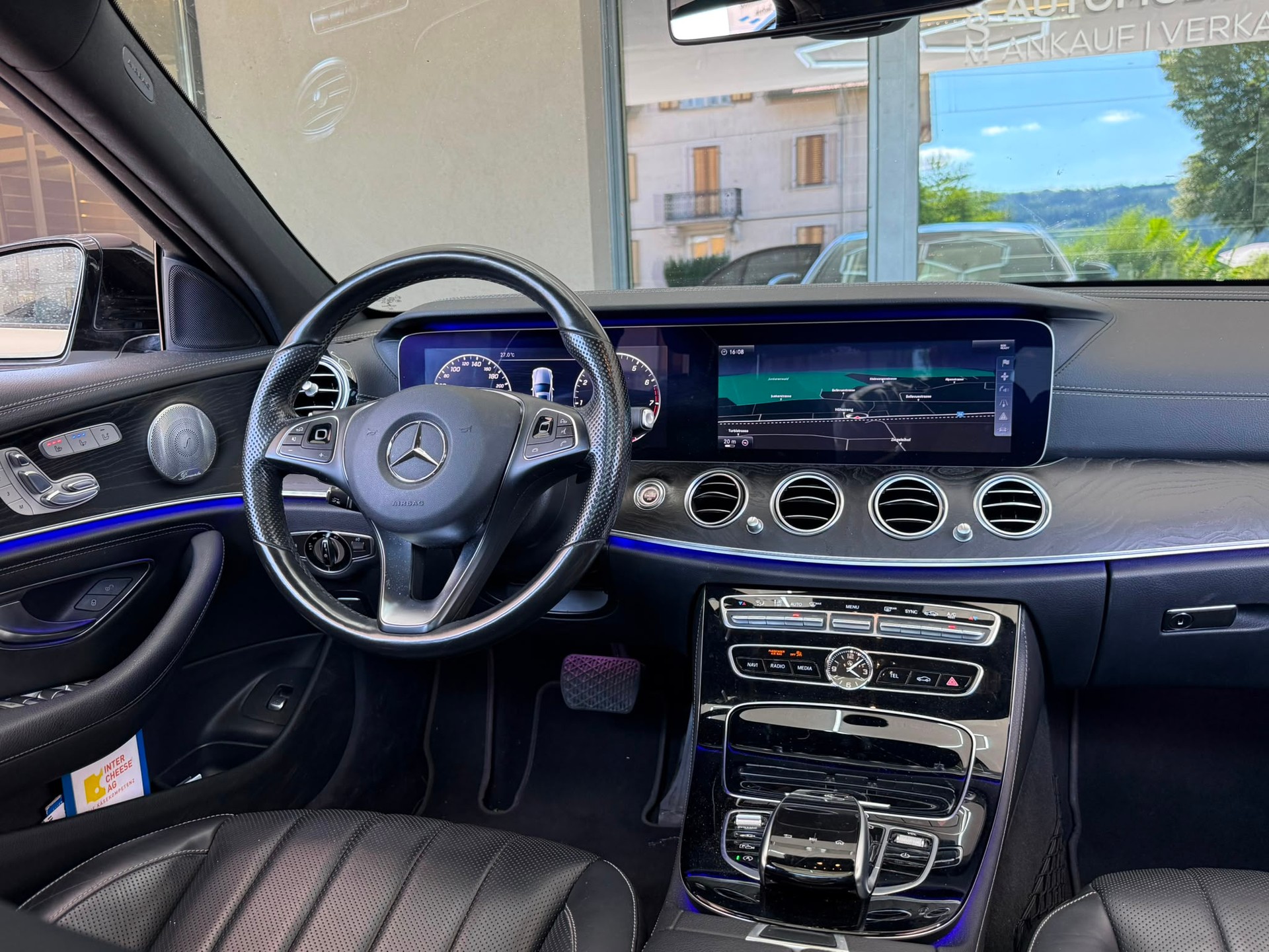 MERCEDES-BENZ E 400 AMG Line *Pano-Dach* *Burmester Surround Sound* *360 Kamera* *CH-Fahrzeug*4Matic 9G-Tronic-image-20