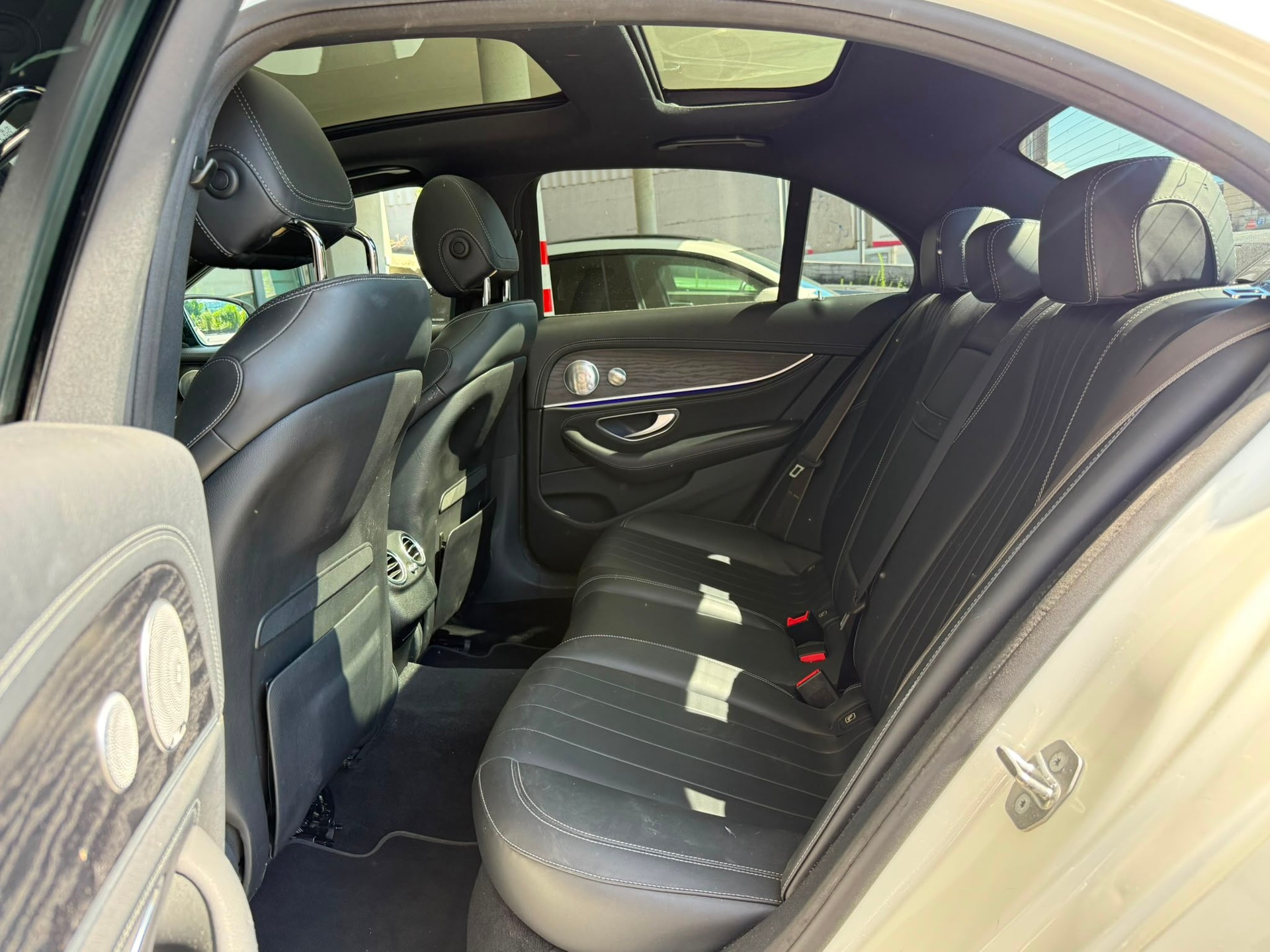 MERCEDES-BENZ E 400 AMG Line *Pano-Dach* *Burmester Surround Sound* *360 Kamera* *CH-Fahrzeug*4Matic 9G-Tronic-image-13